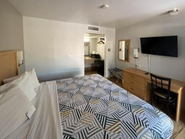Motel 6 Riviera Beach FL photo 14