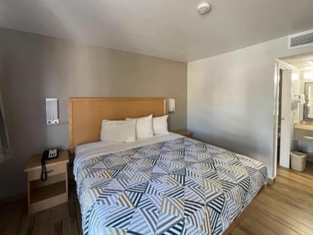 Motel 6 Riviera Beach FL photo 16