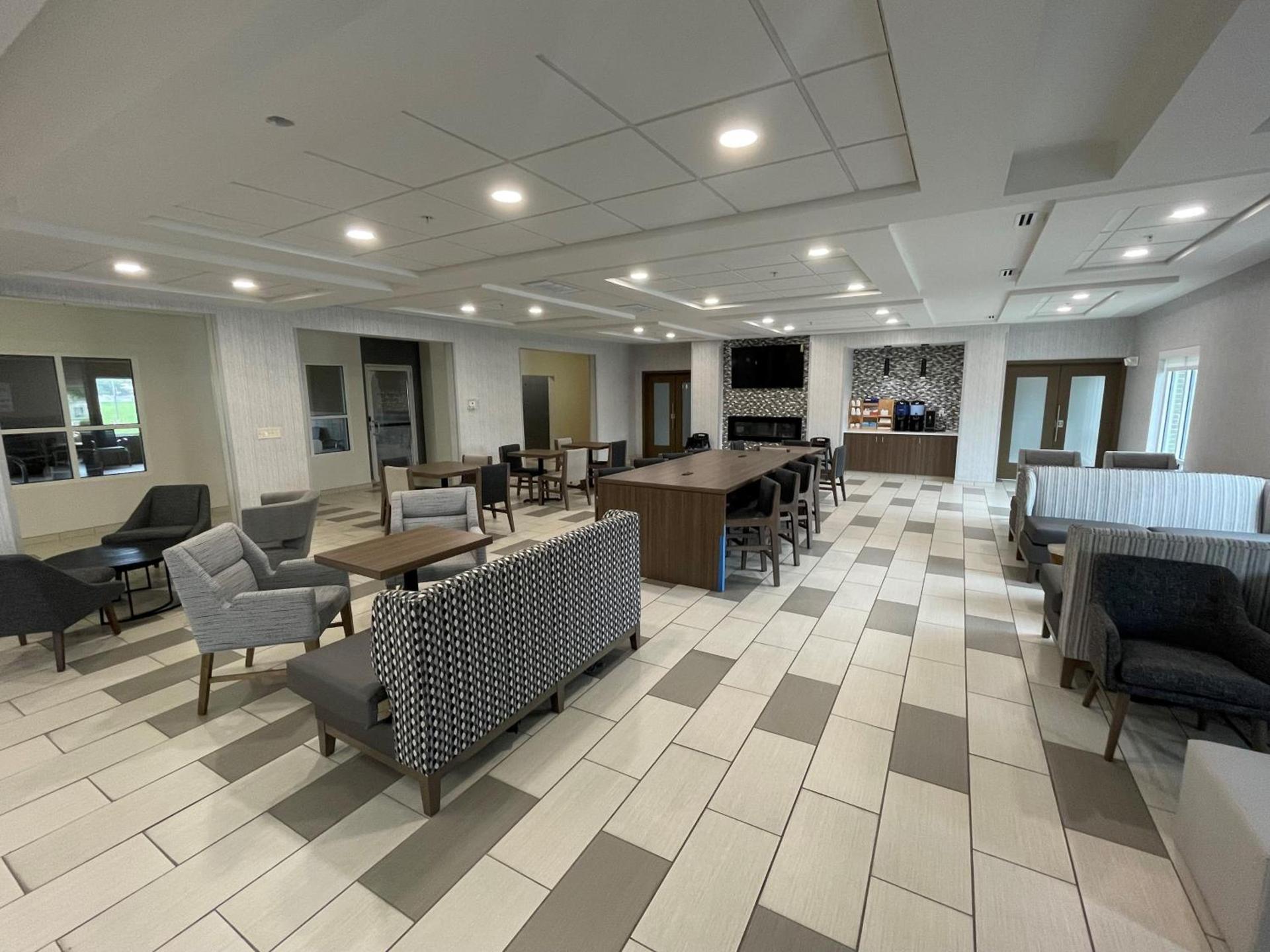 La Quinta Inn & Suites by Wyndham Ankeny IA - Des Moines IA photo 43