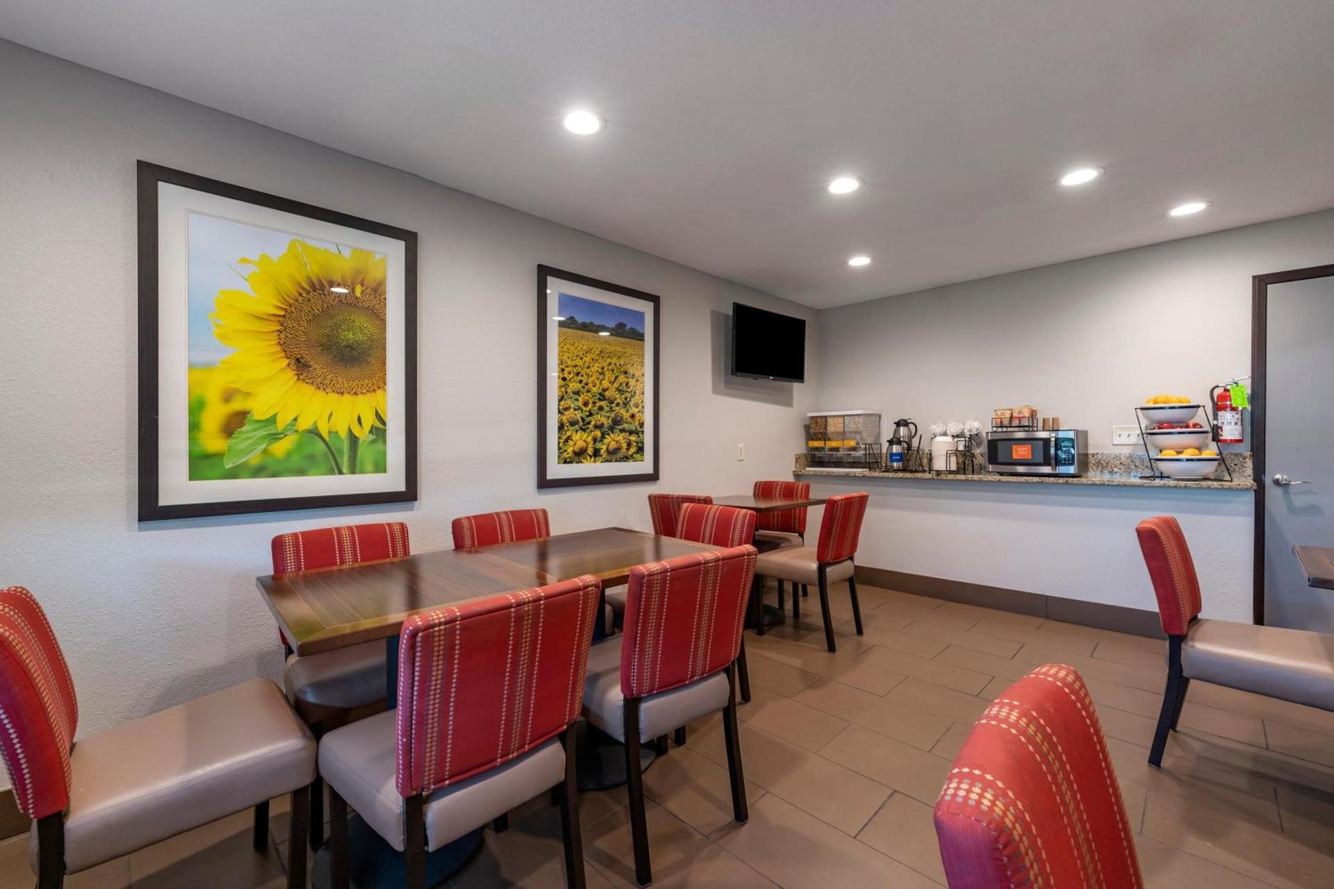 Comfort Inn & Suites Hays I-70 photo 24