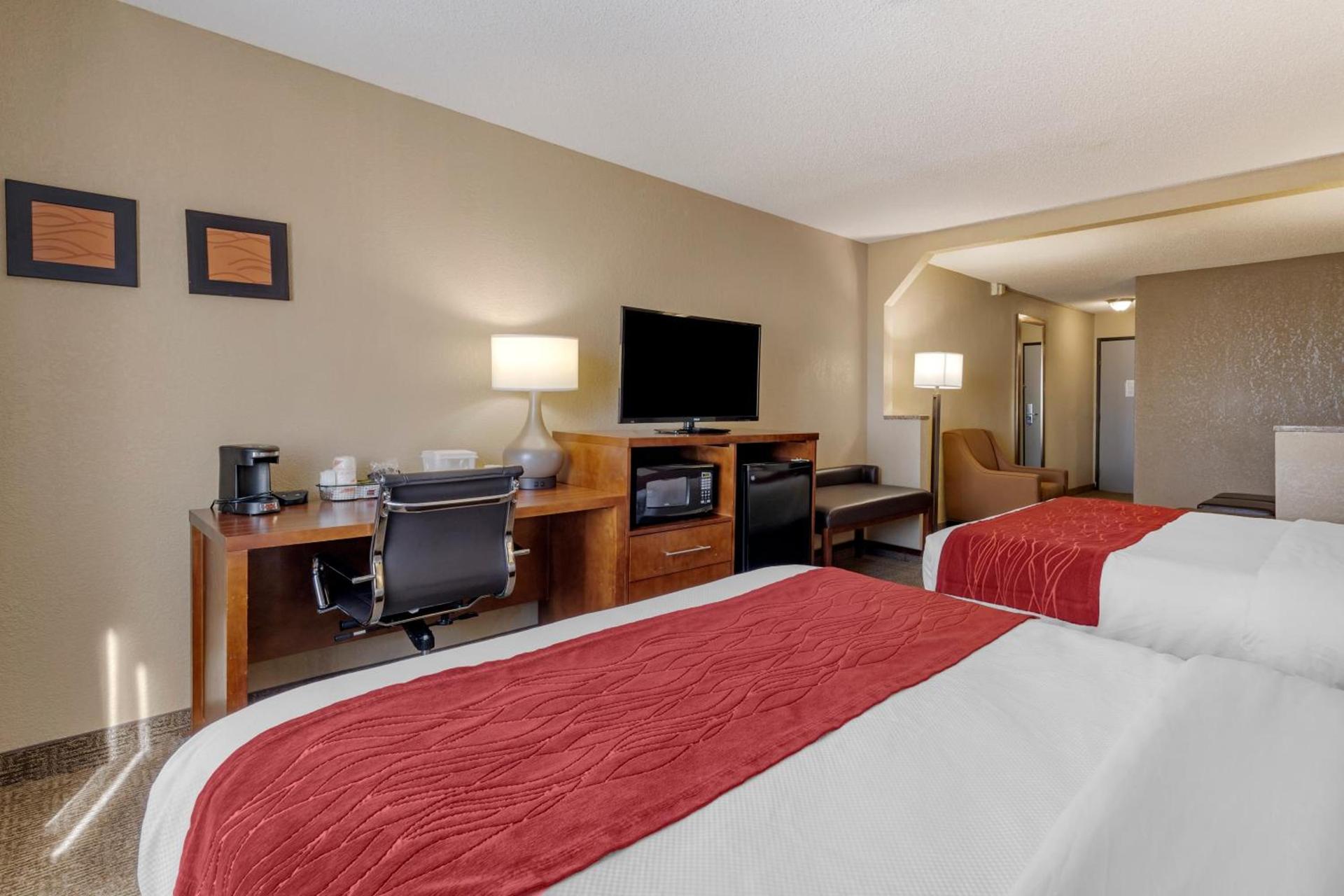 Comfort Inn & Suites Hays I-70 photo 15