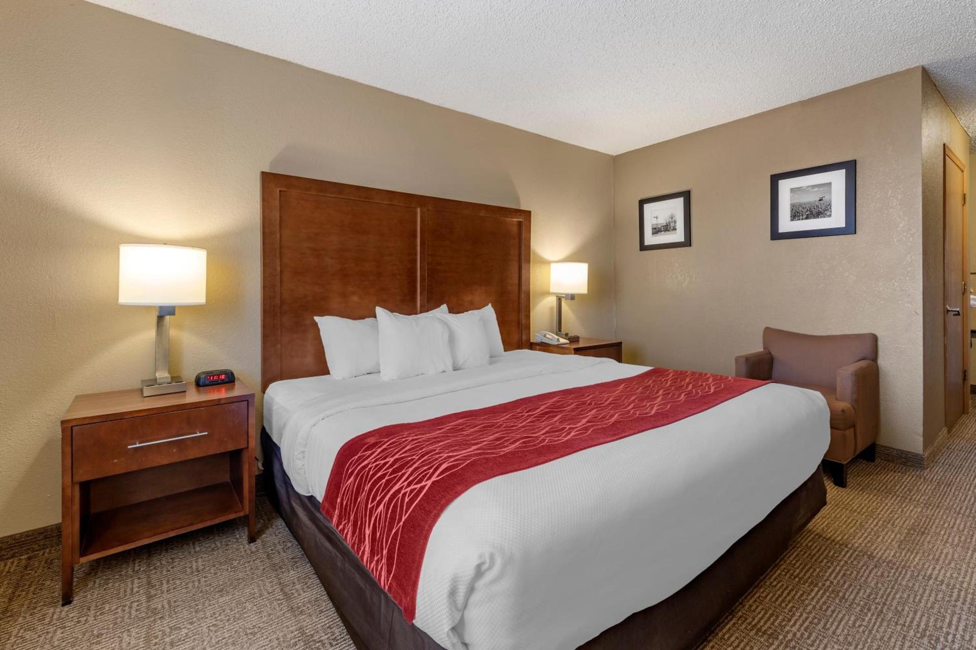 Comfort Inn & Suites Hays I-70 photo 3