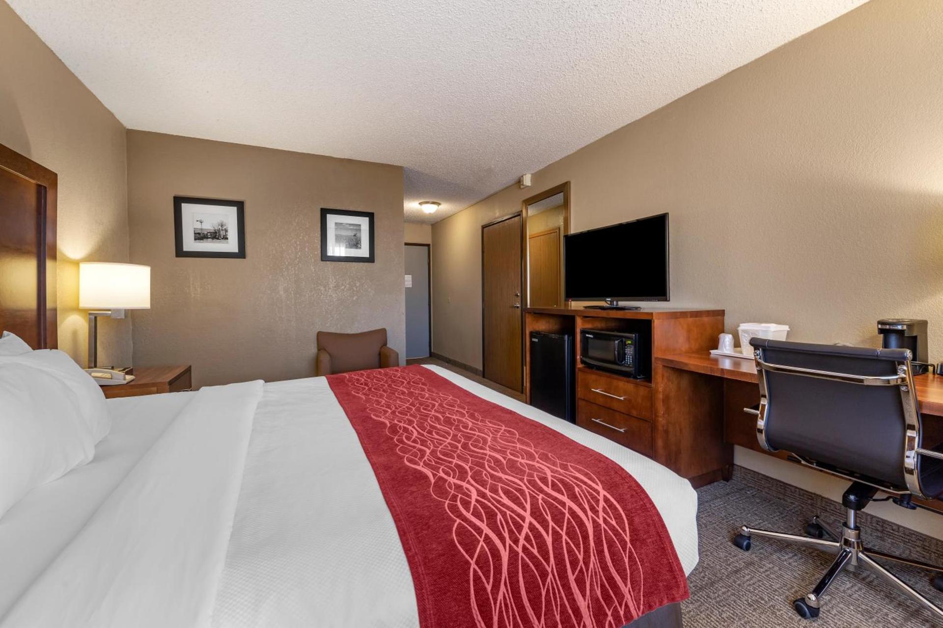 Comfort Inn & Suites Hays I-70 photo 10