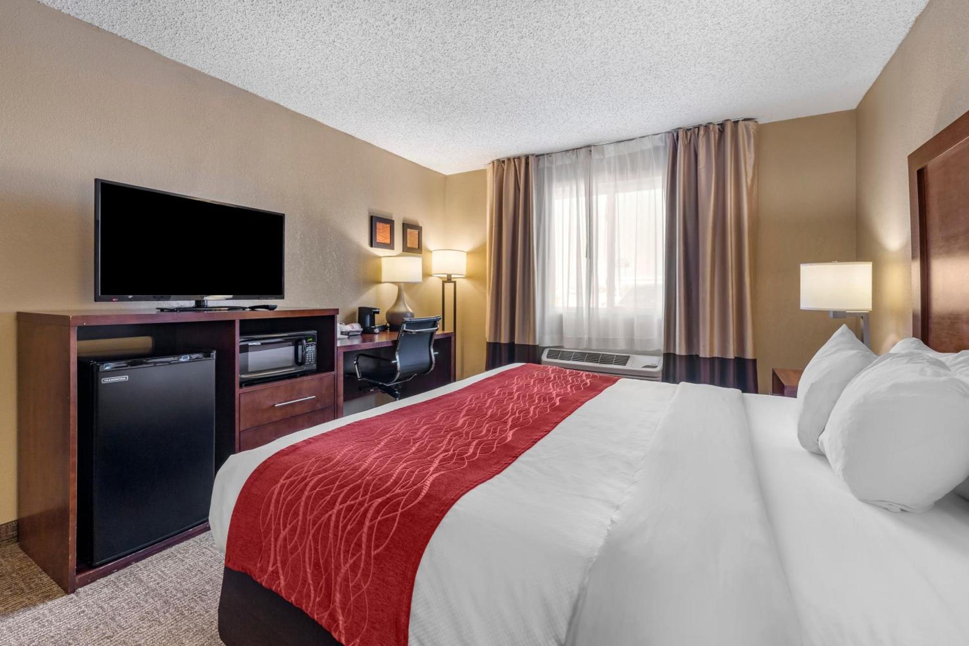 Comfort Inn & Suites Hays I-70 photo 9