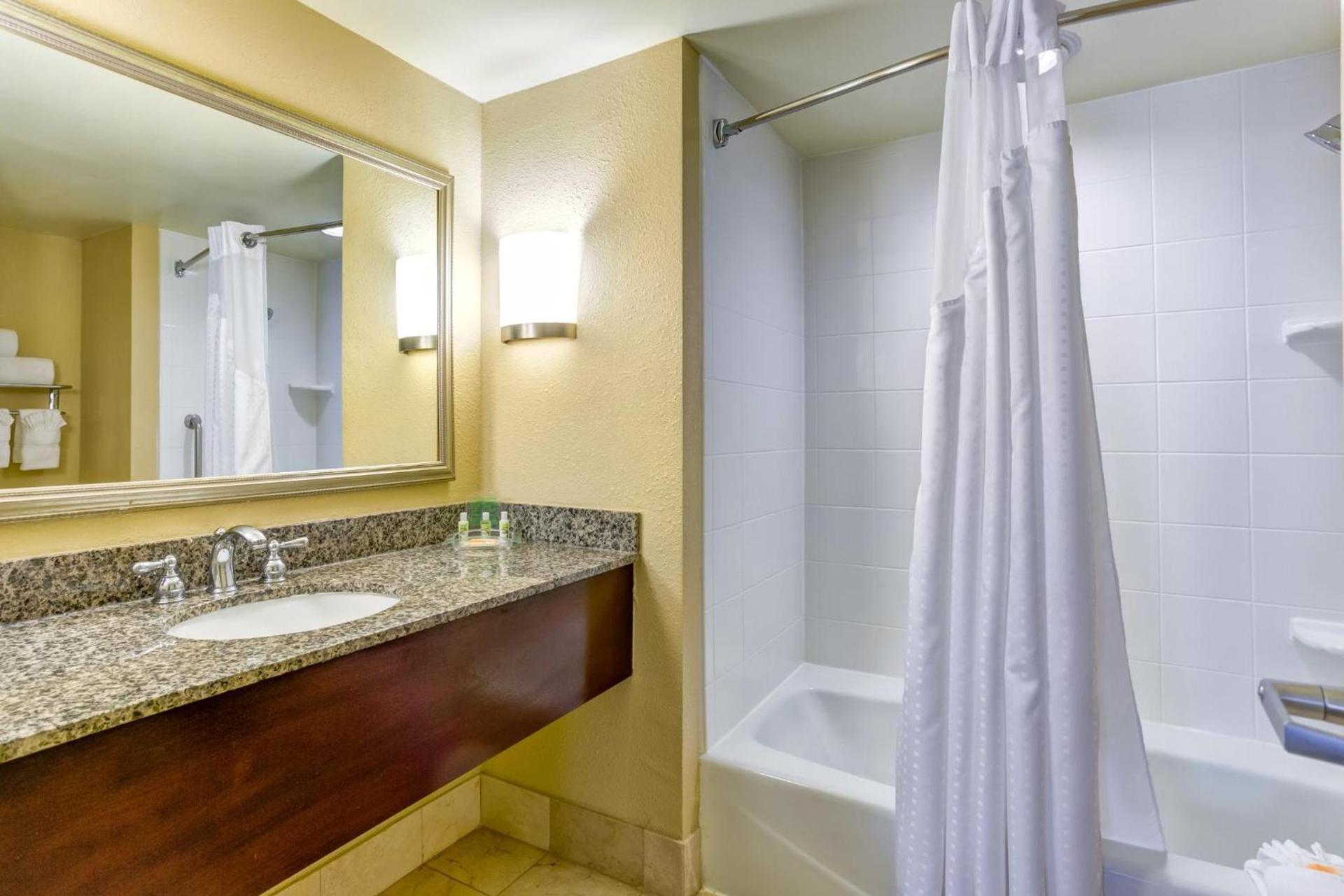 Holiday Inn Indianapolis North-Carmel by IHG photo 31