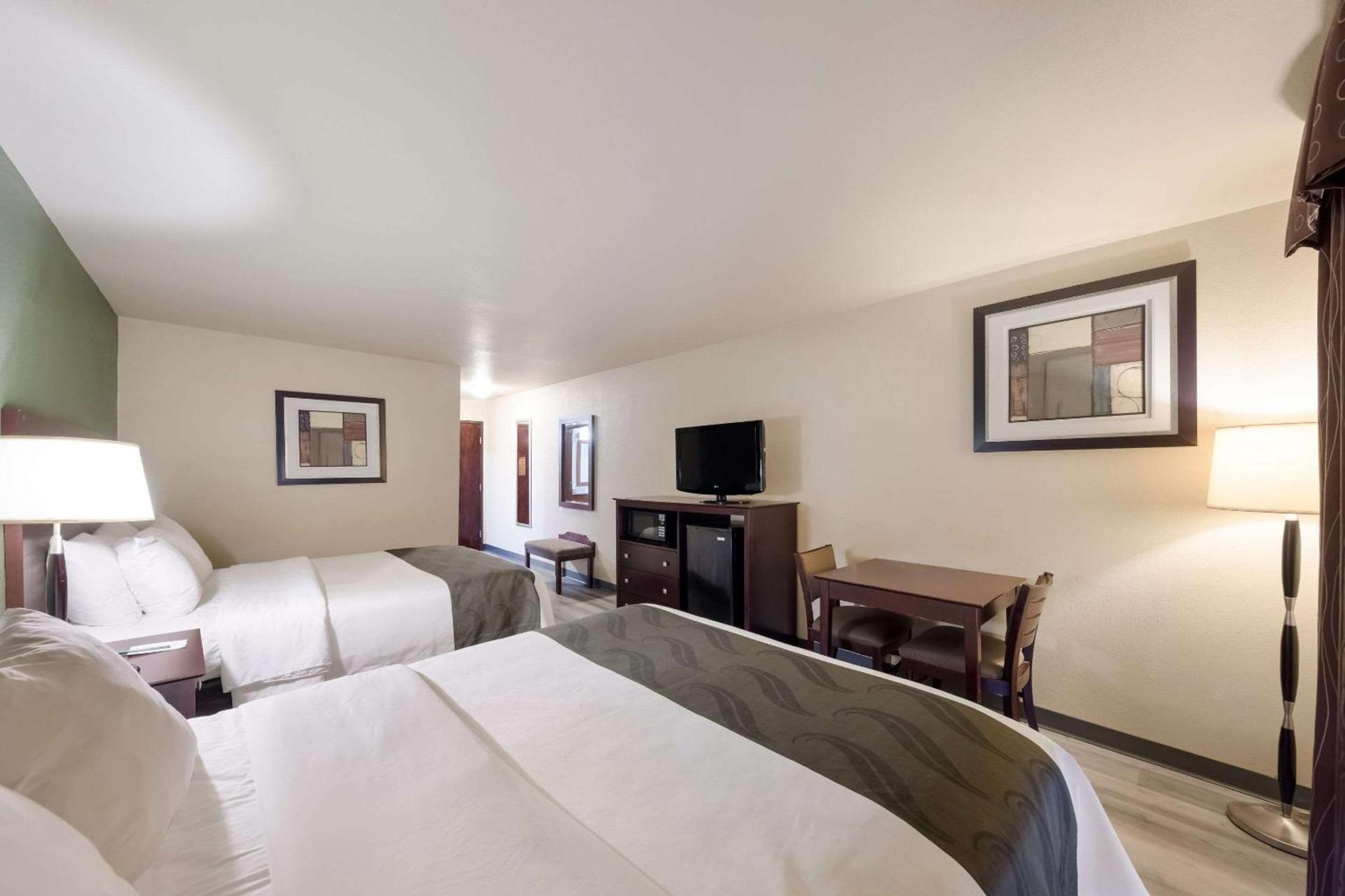 Quality Inn & Suites Terrell photo 17