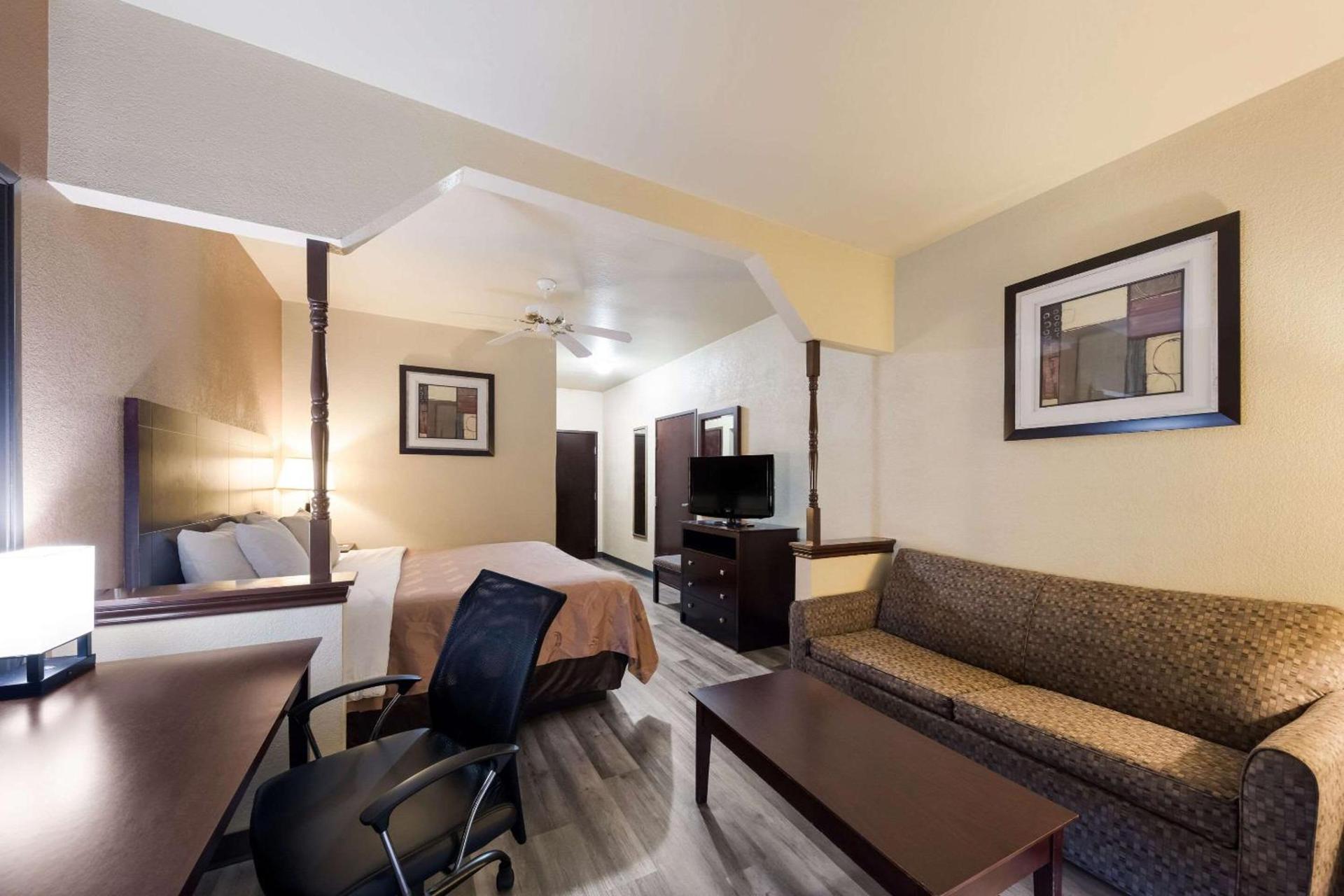 Quality Inn & Suites Terrell photo 21