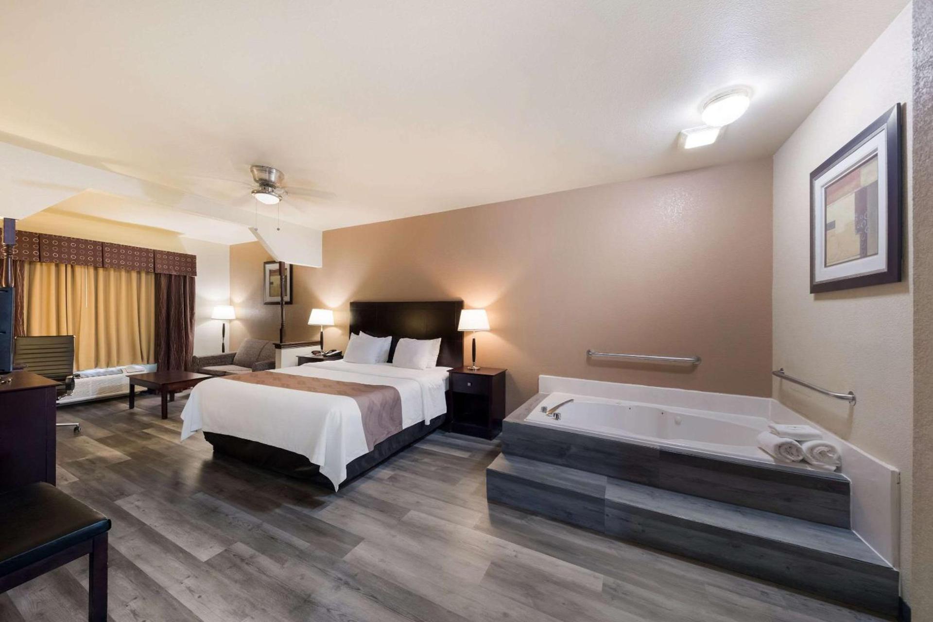 Quality Inn & Suites Terrell photo 22