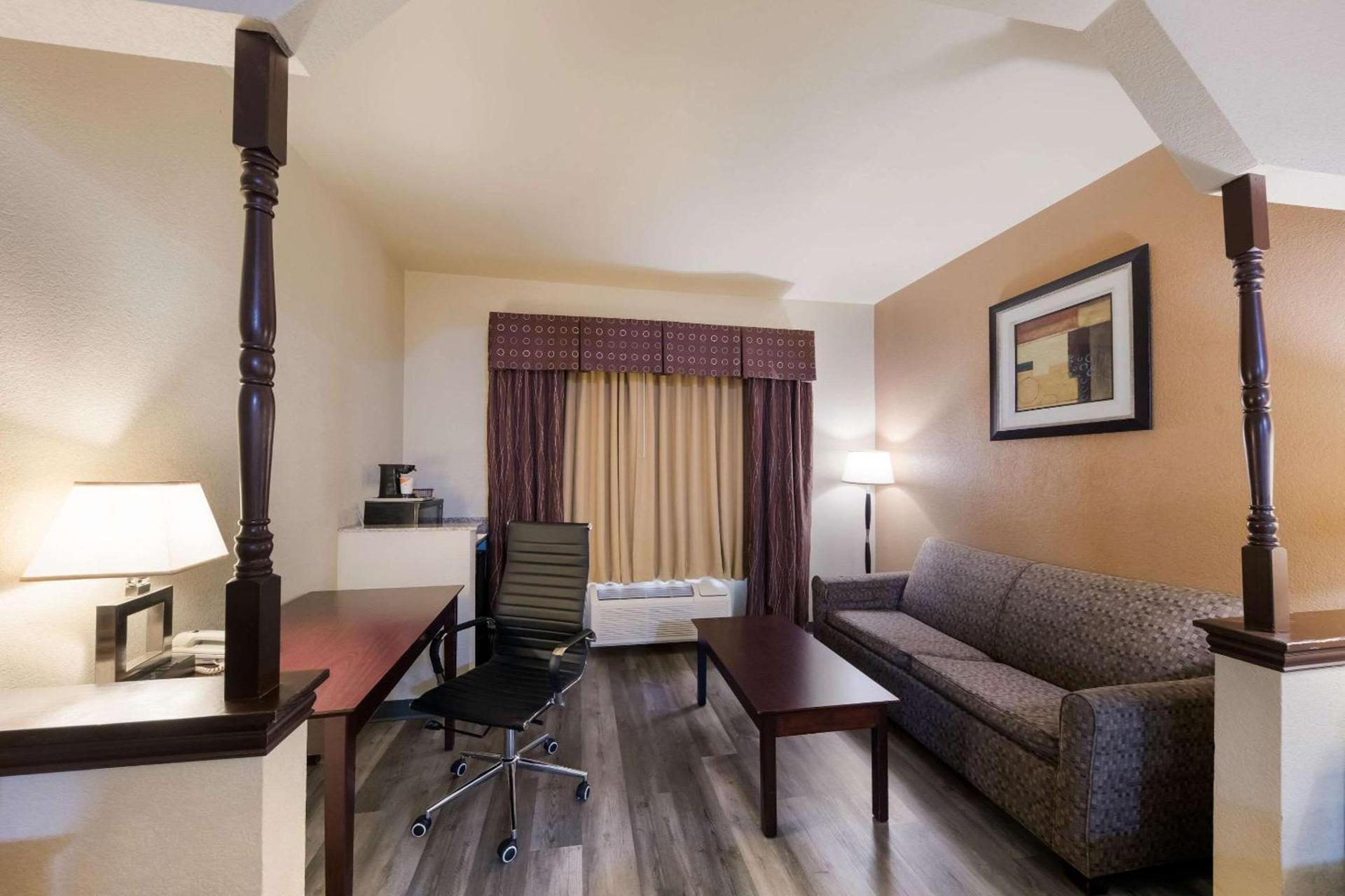 Quality Inn & Suites Terrell photo 23