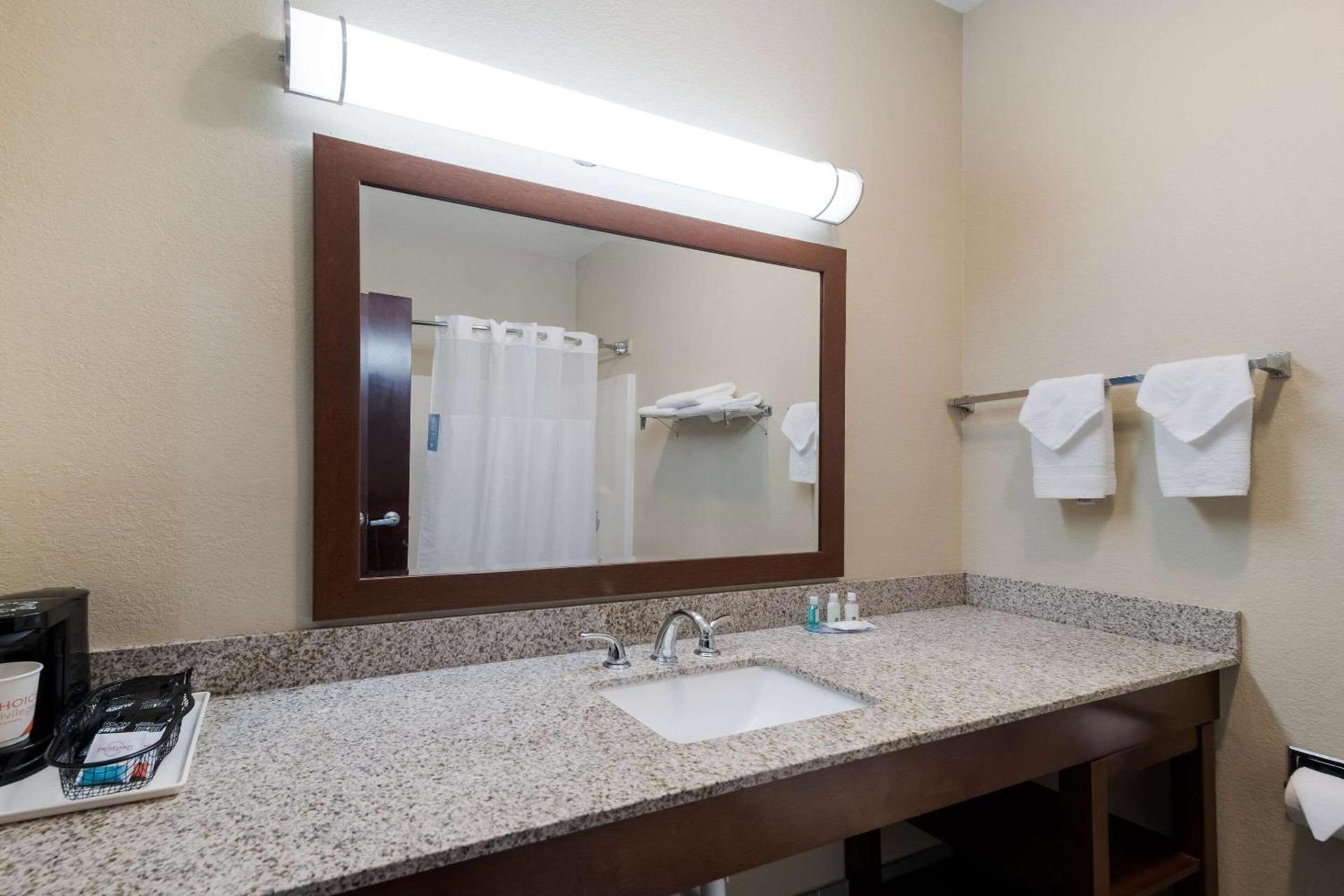 Quality Inn & Suites Terrell photo 25