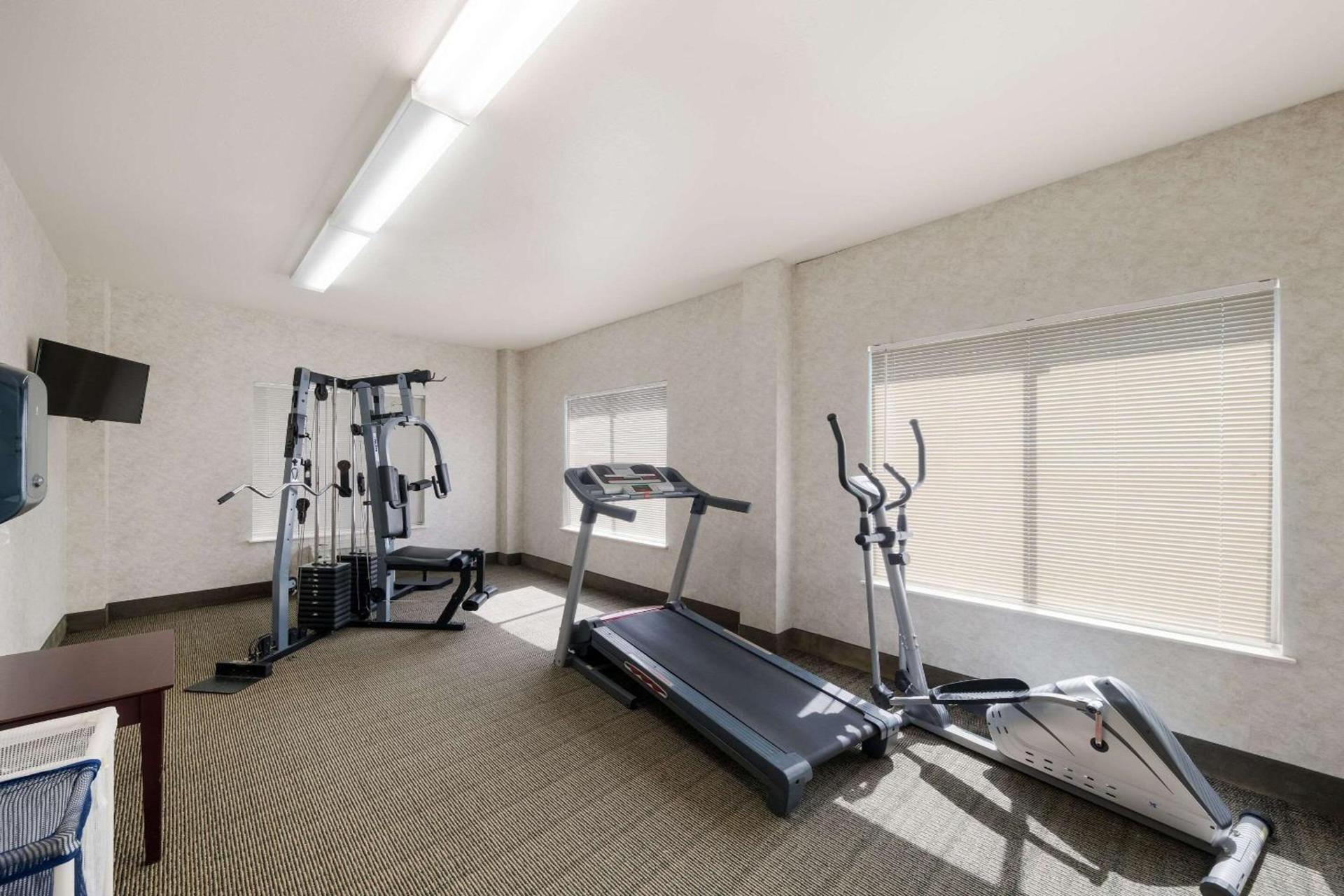 Quality Inn & Suites Terrell photo 30
