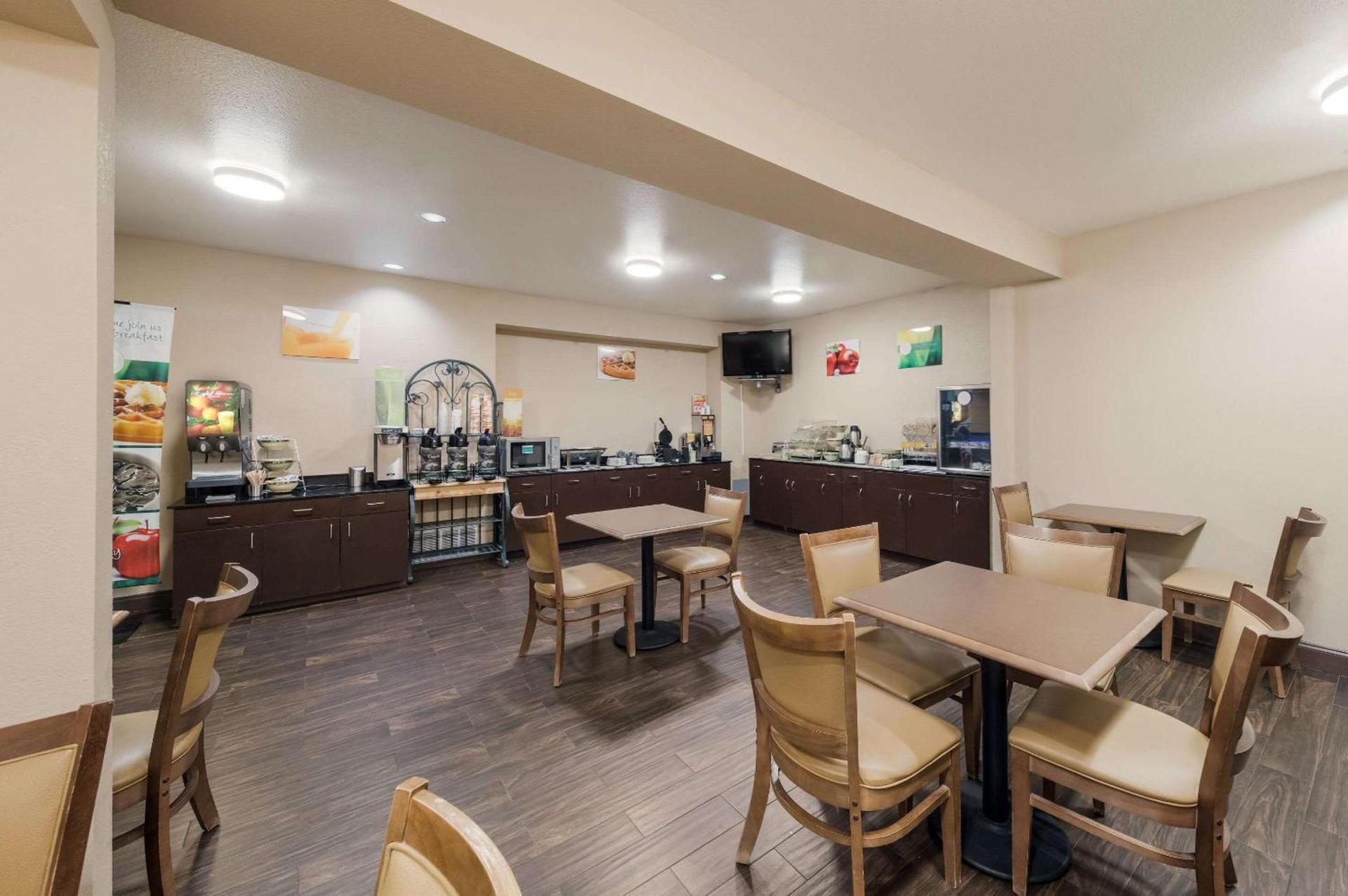 Quality Inn & Suites Terrell photo 35