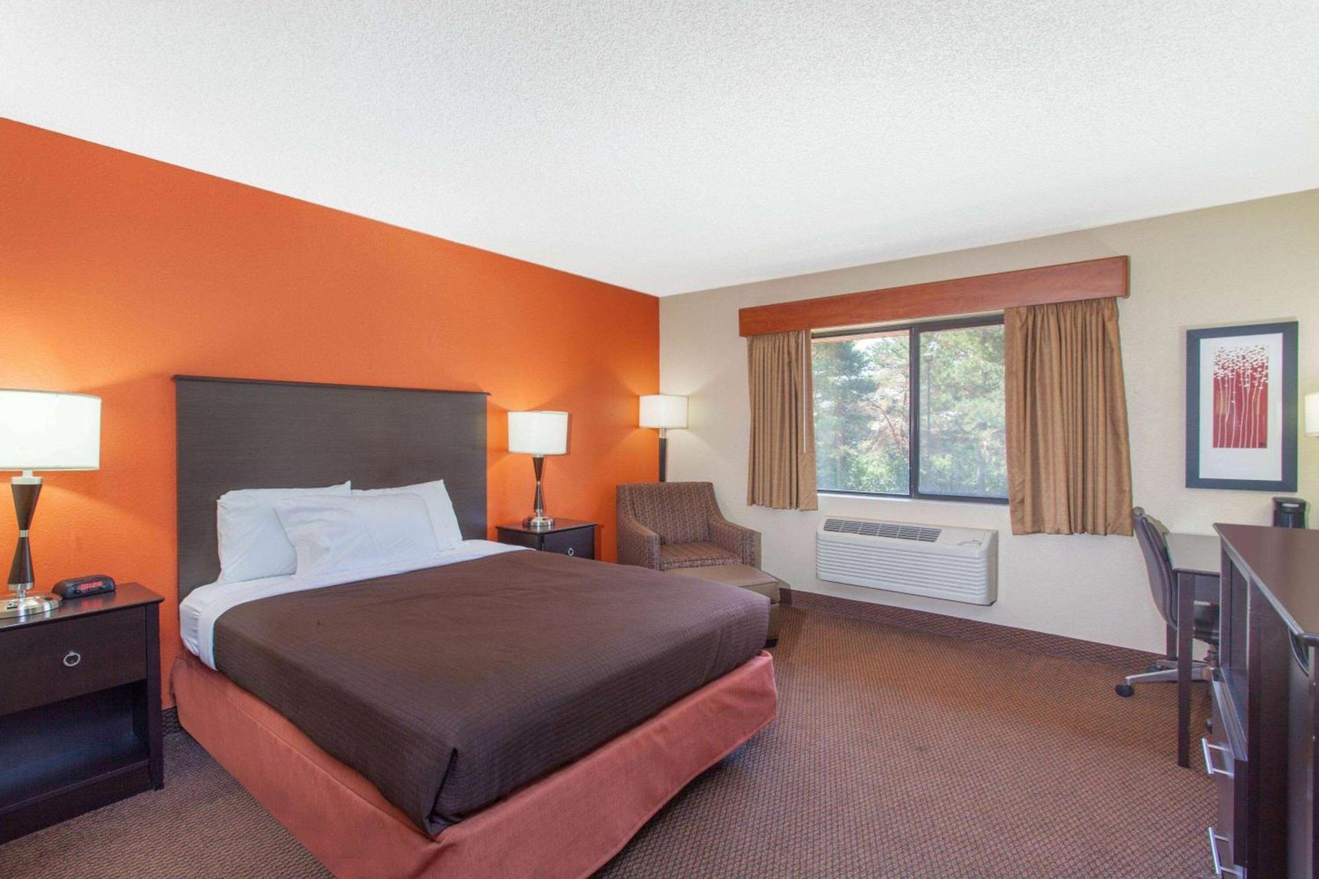 AmericInn by Wyndham Ham Lake photo 7