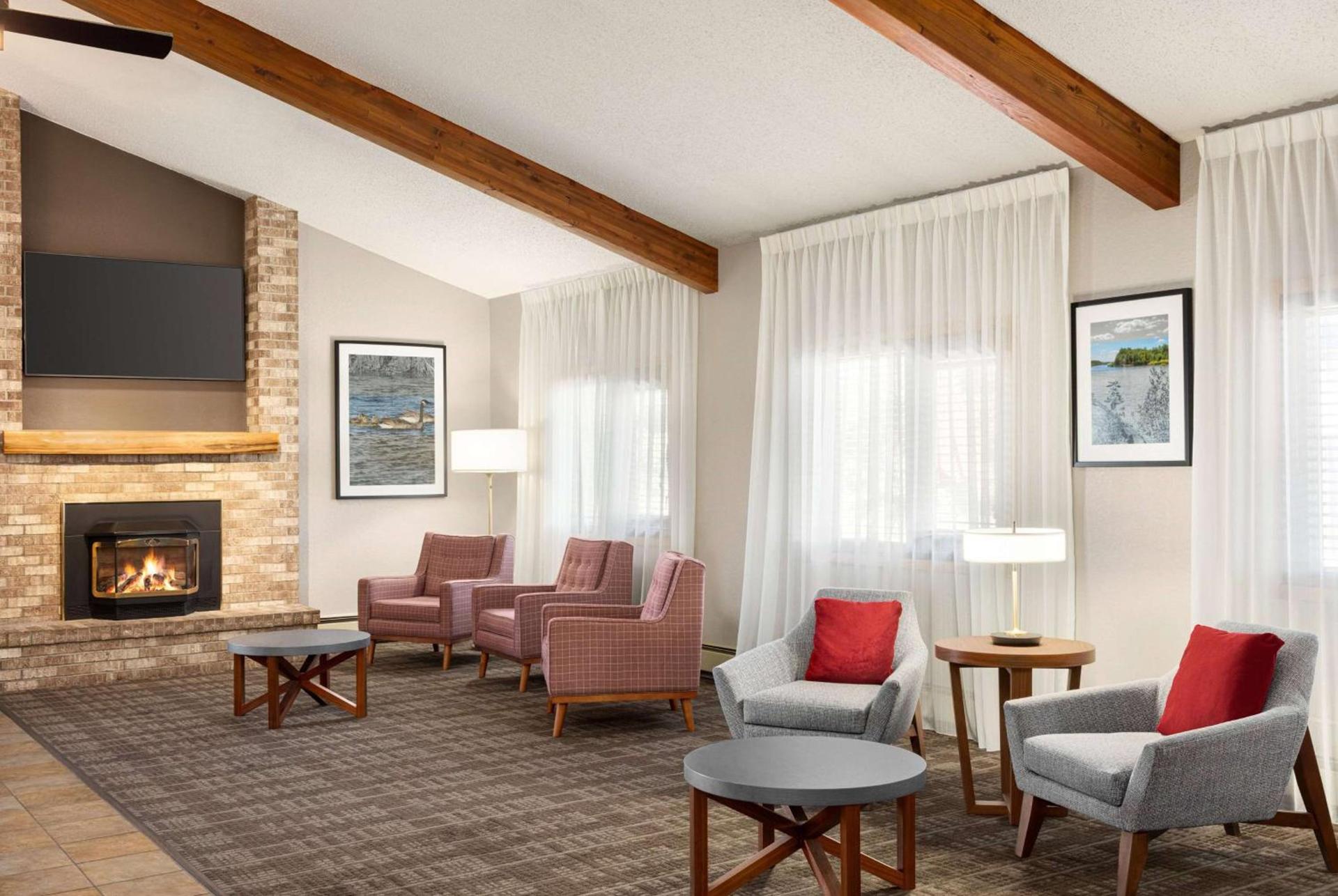 AmericInn by Wyndham Roseau photo 7