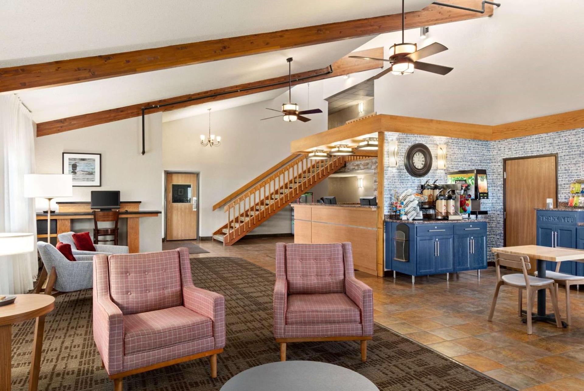 AmericInn by Wyndham Roseau photo 8
