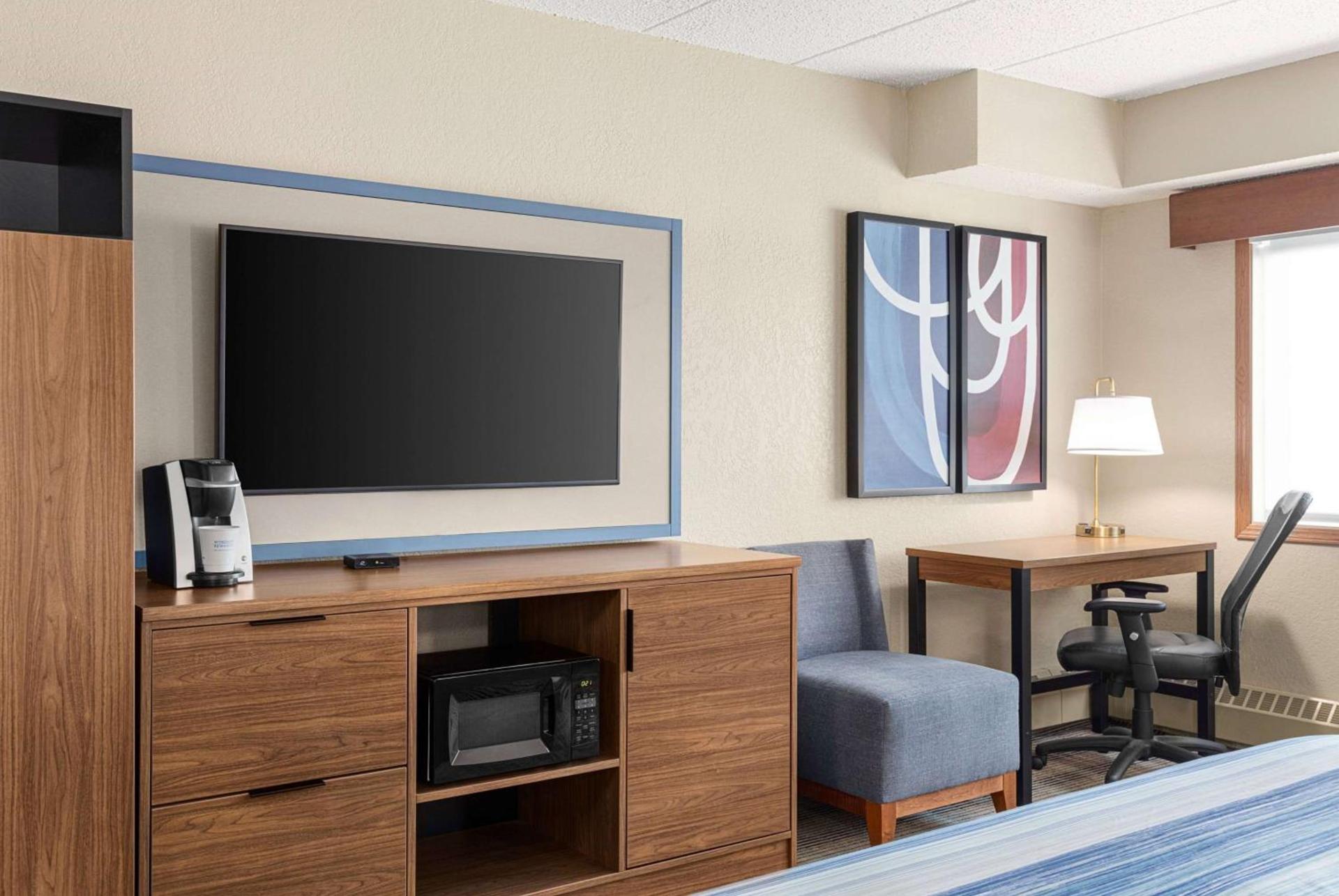 AmericInn by Wyndham Roseau photo 19