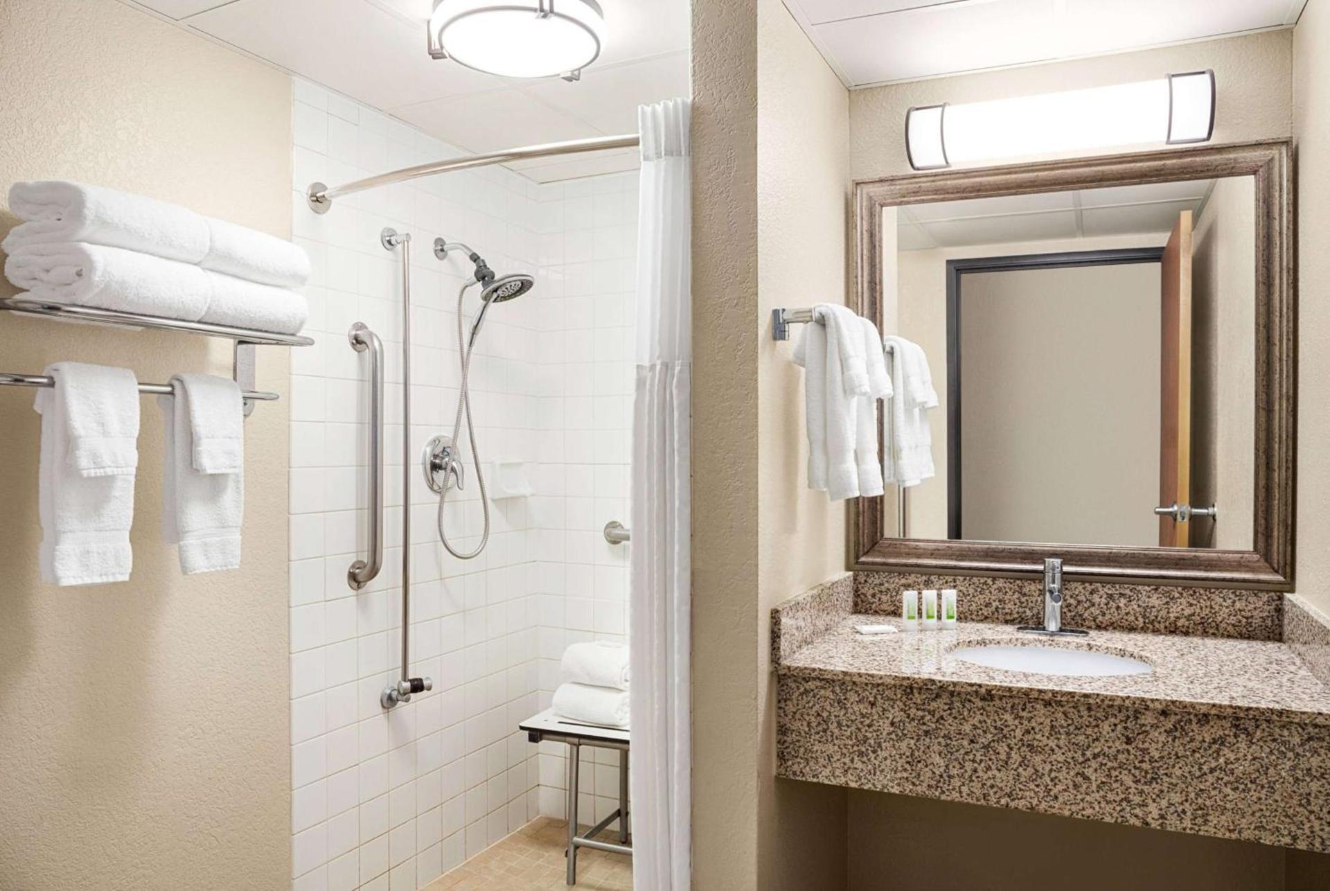AmericInn by Wyndham Roseau photo 27