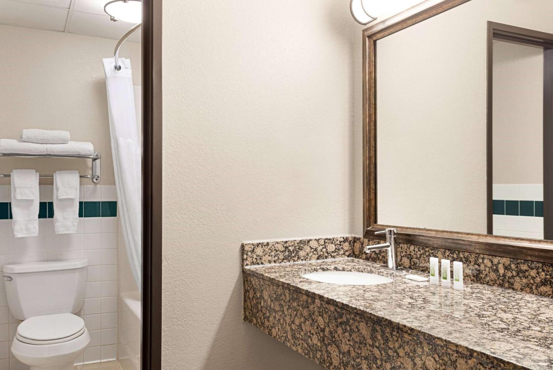 AmericInn by Wyndham Roseau photo 29