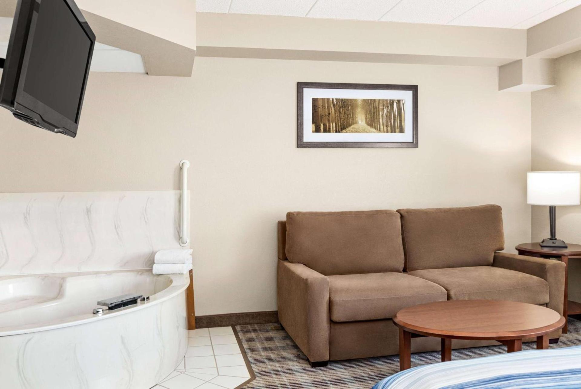 AmericInn by Wyndham Roseau photo 31