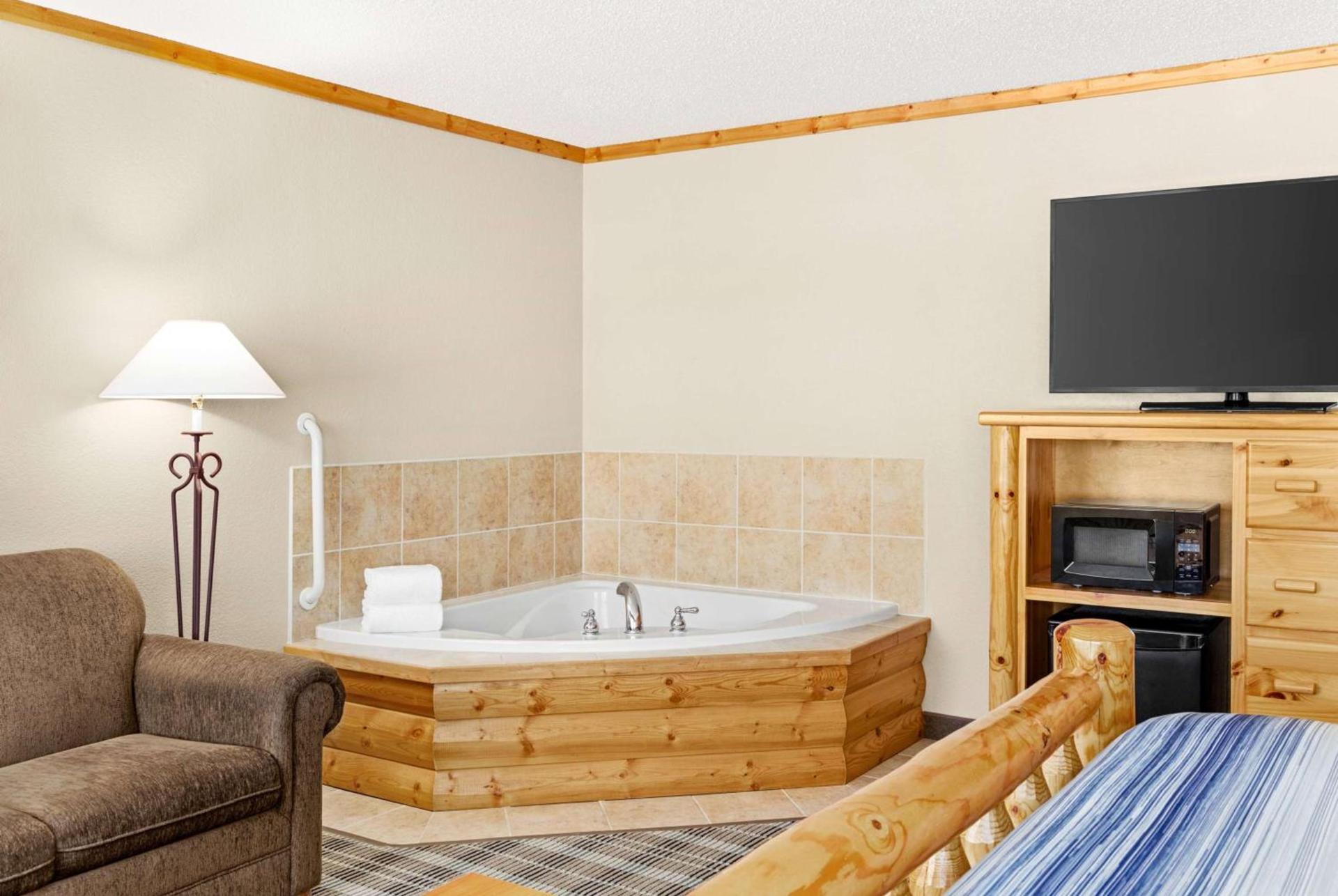AmericInn by Wyndham Roseau photo 32