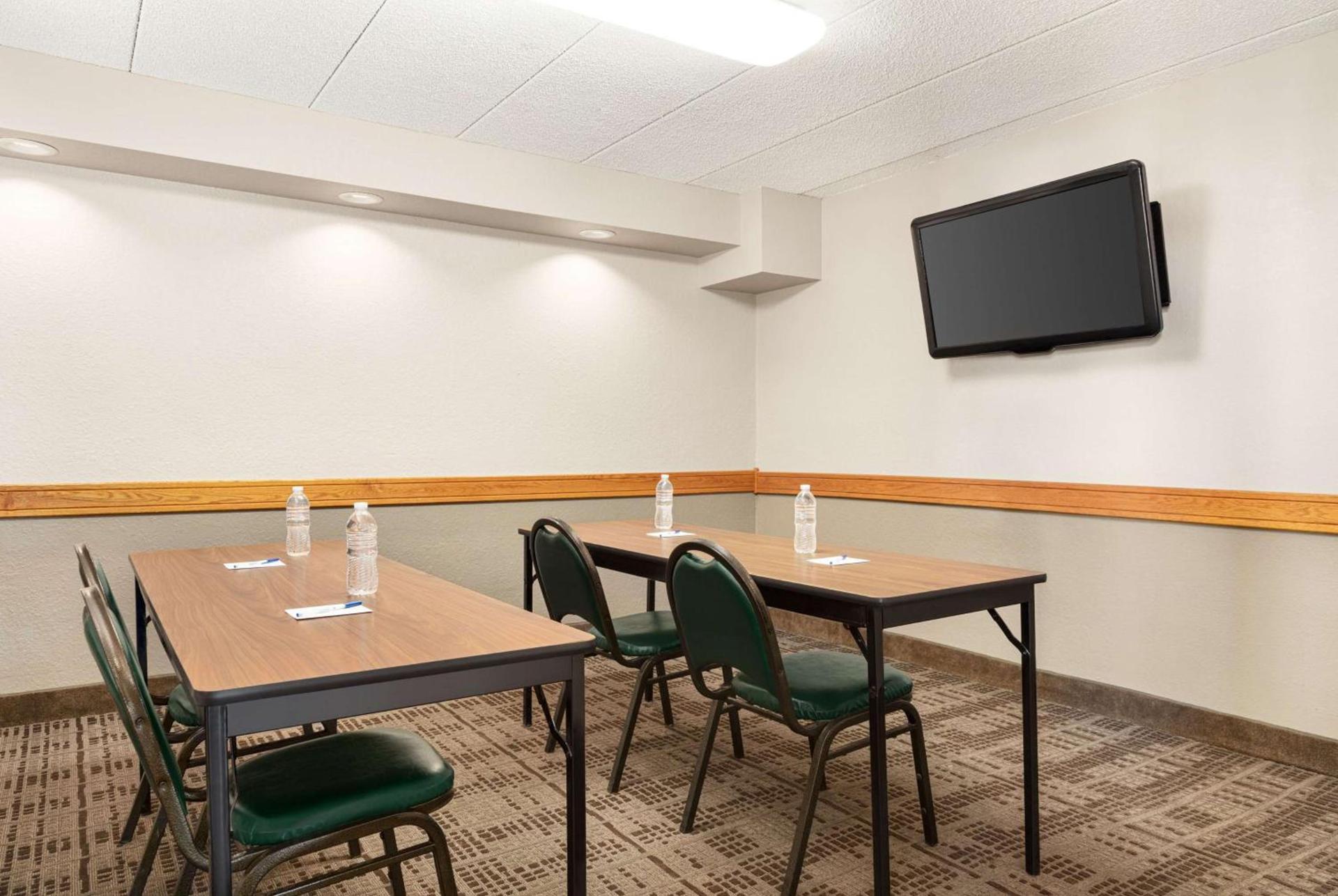 AmericInn by Wyndham Roseau photo 39