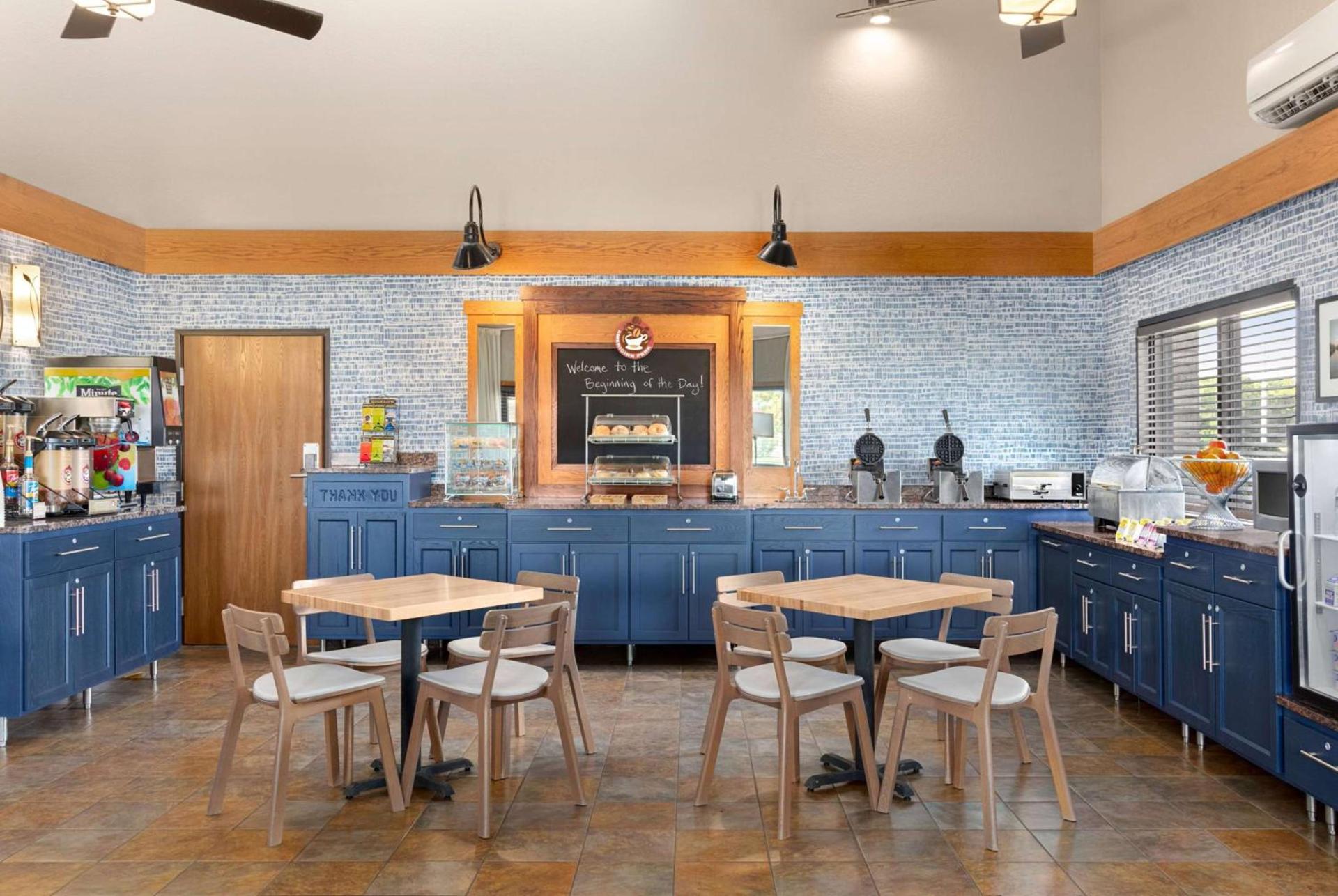 AmericInn by Wyndham Roseau photo 43