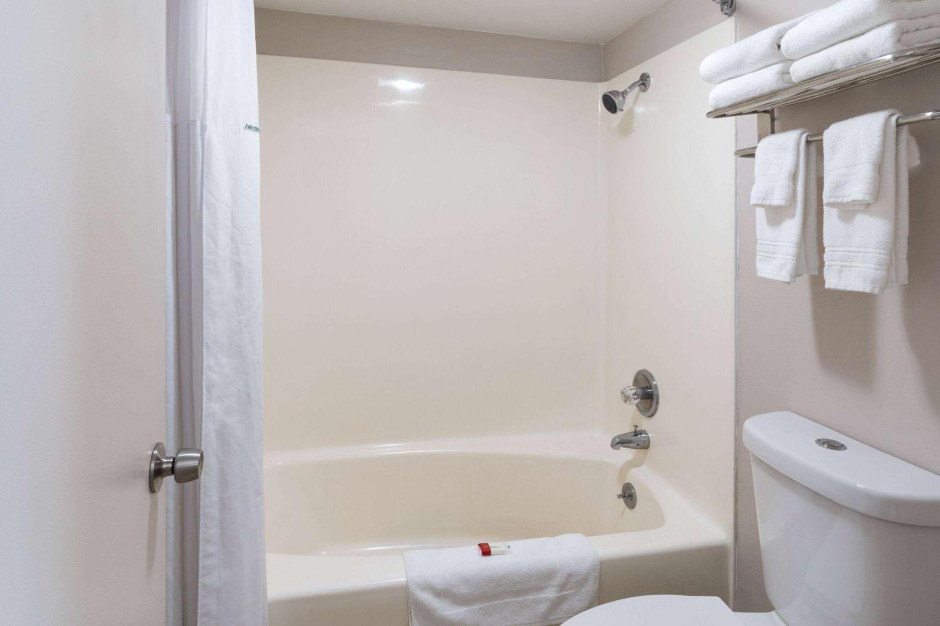 Travelodge by Wyndham Florence photo 12