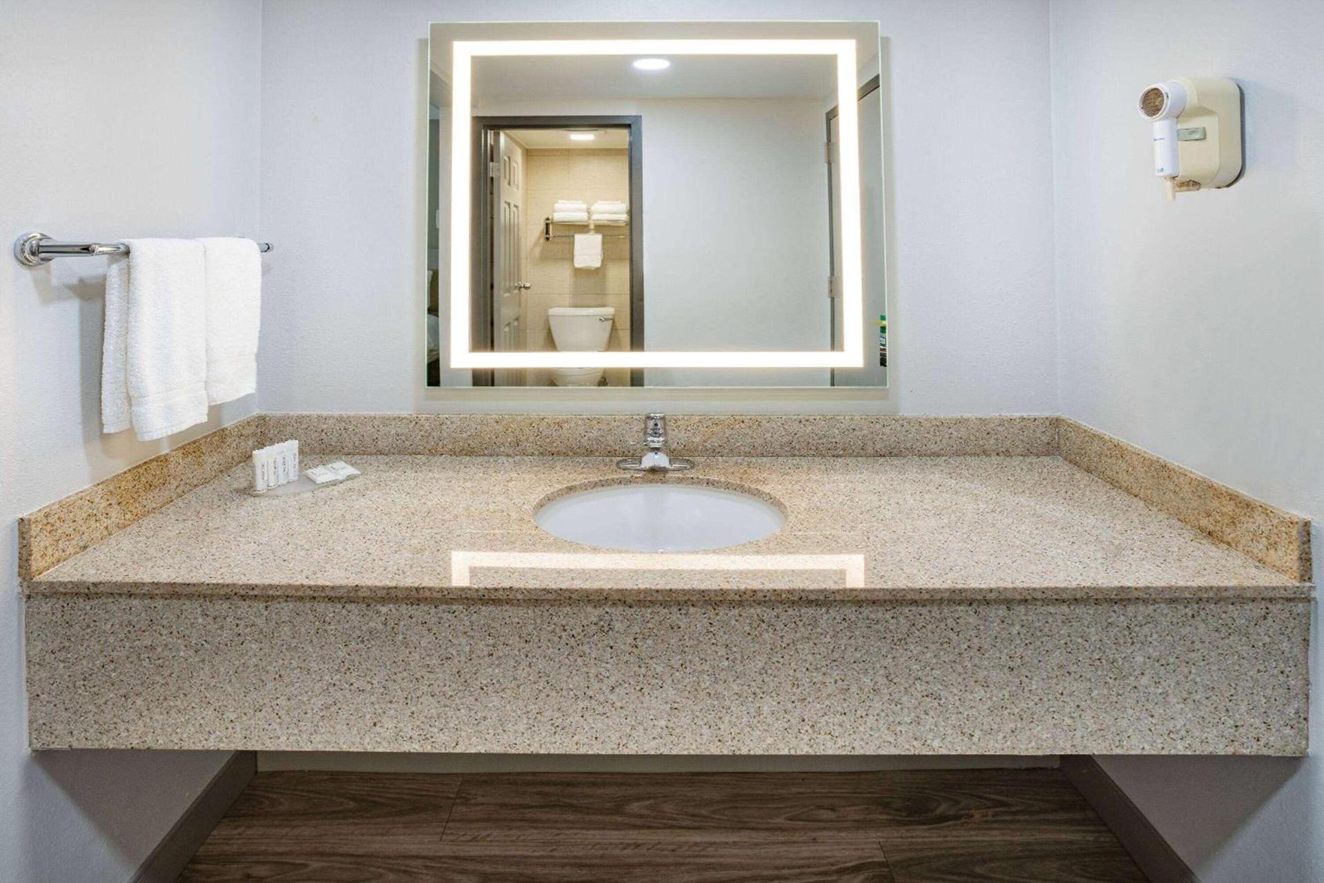 Spark by Hilton Fishkill photo 21