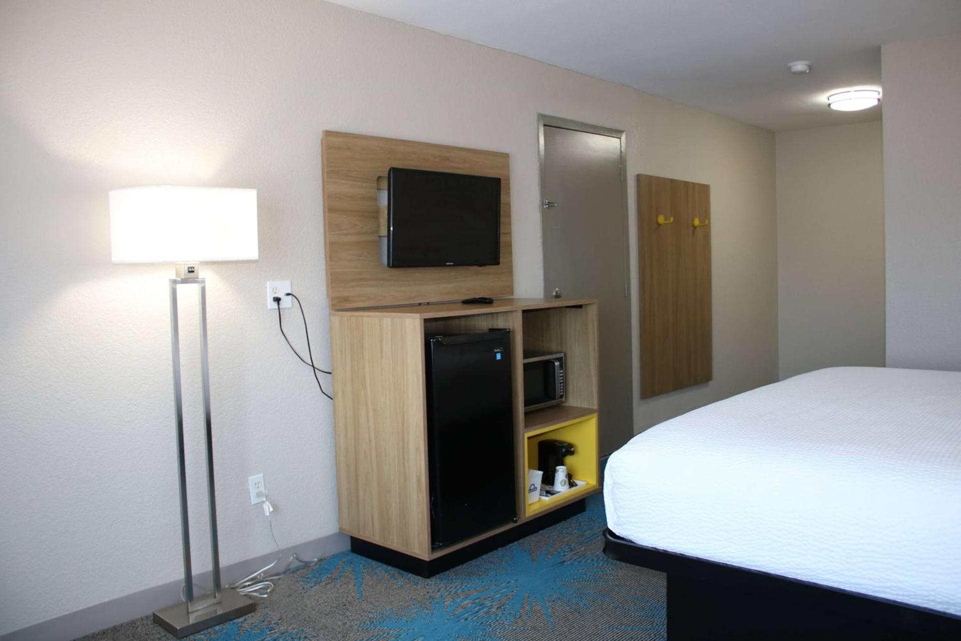 Days Inn by Wyndham Waco University Area photo 47