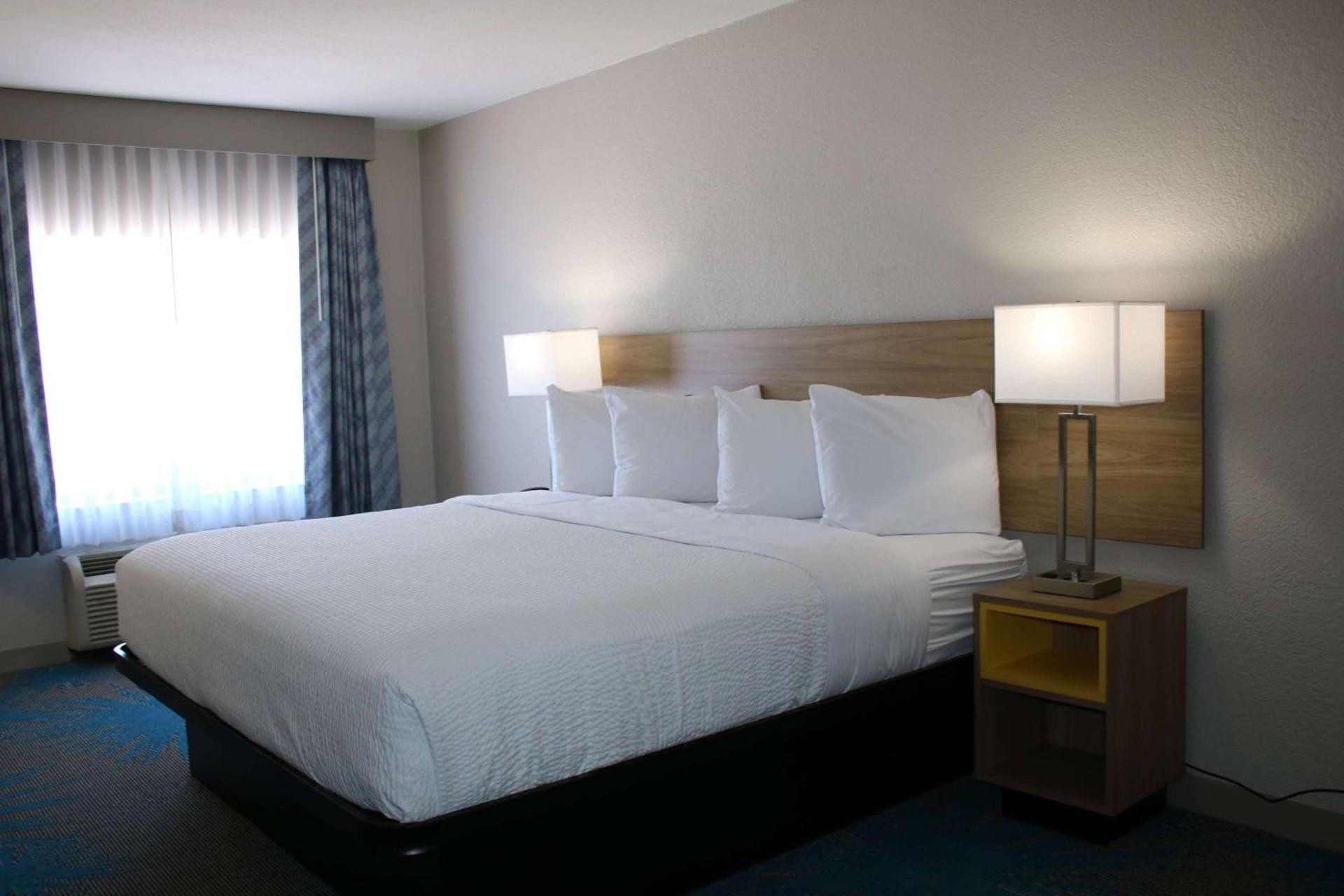 Days Inn by Wyndham Waco University Area photo 48