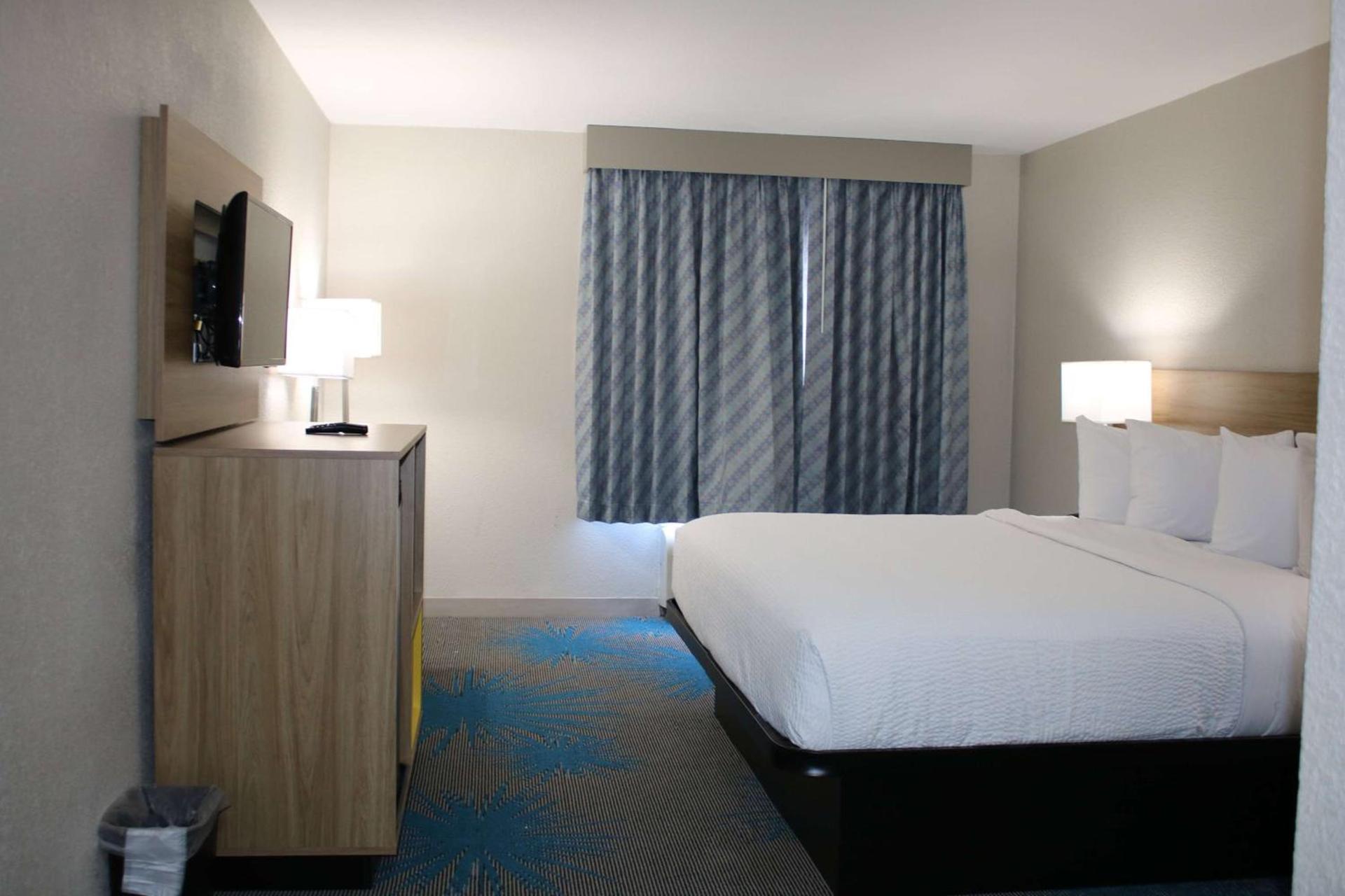 Days Inn by Wyndham Waco University Area photo 51