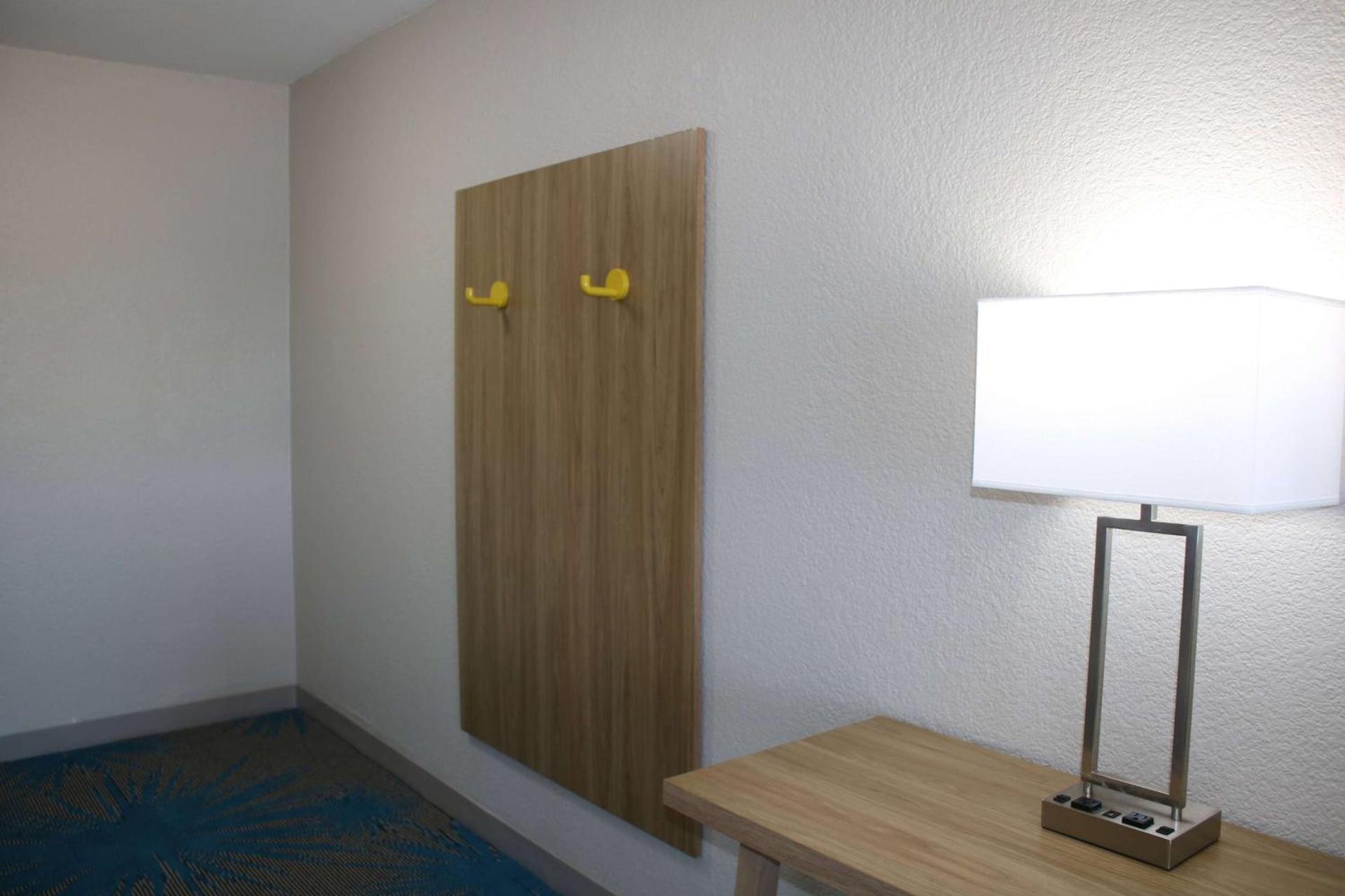 Days Inn by Wyndham Waco University Area photo 56