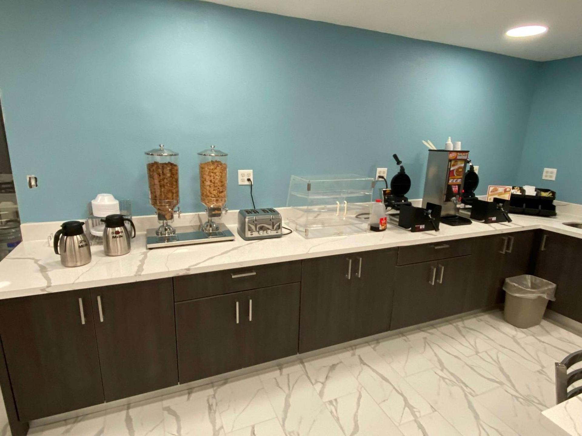 Days Inn by Wyndham Waco University Area photo 32