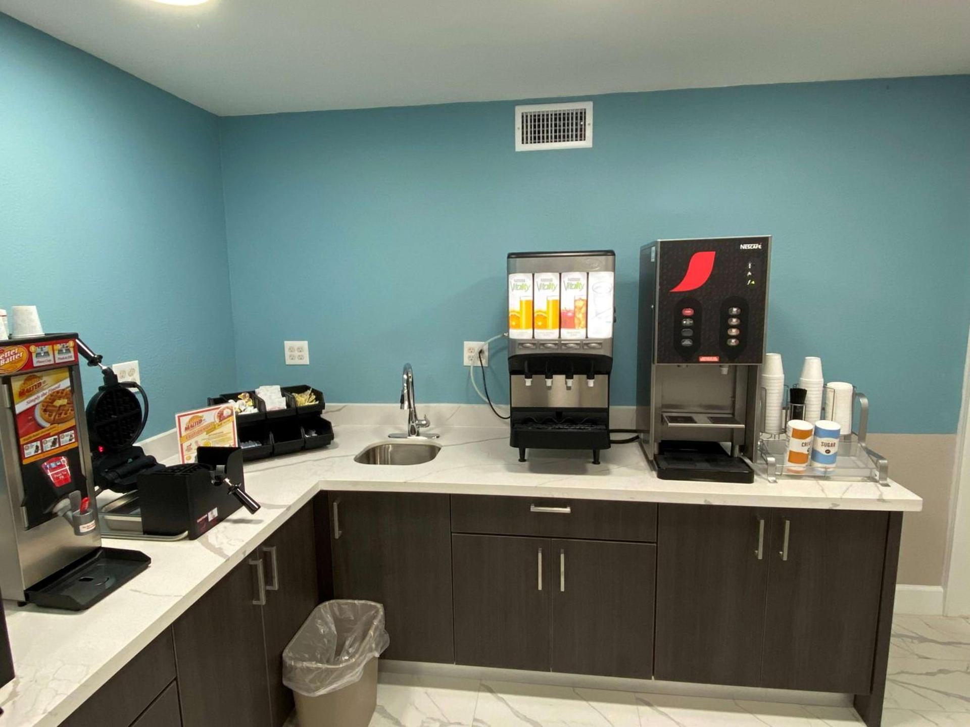 Days Inn by Wyndham Waco University Area photo 35