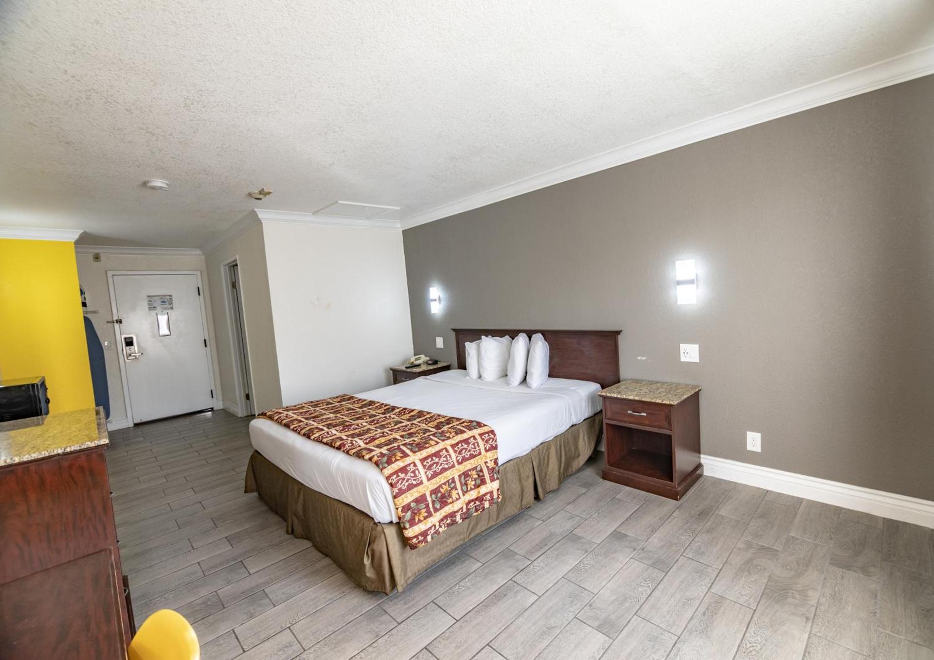 Hospitality Inn photo 18