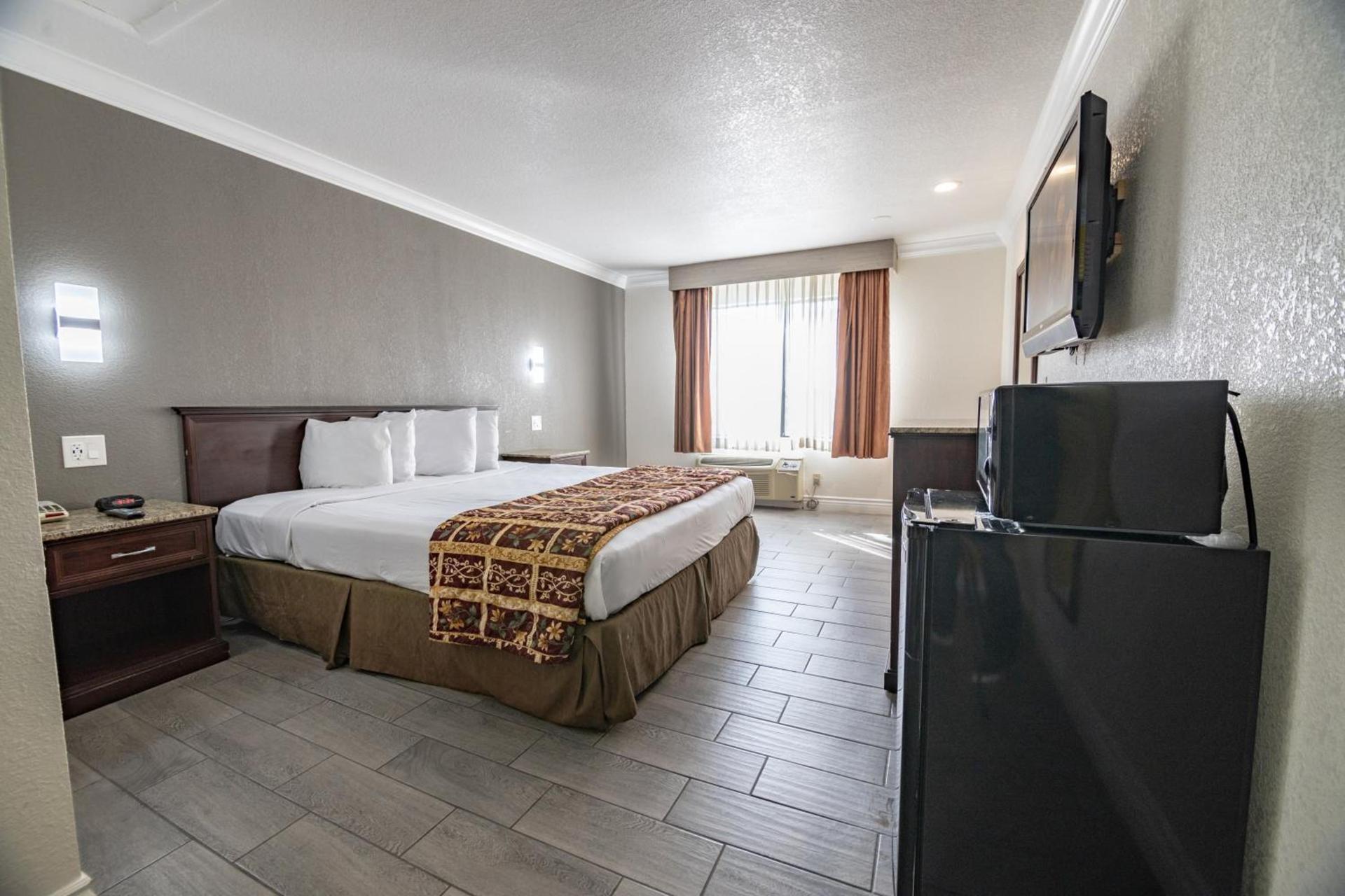 Hospitality Inn photo 15