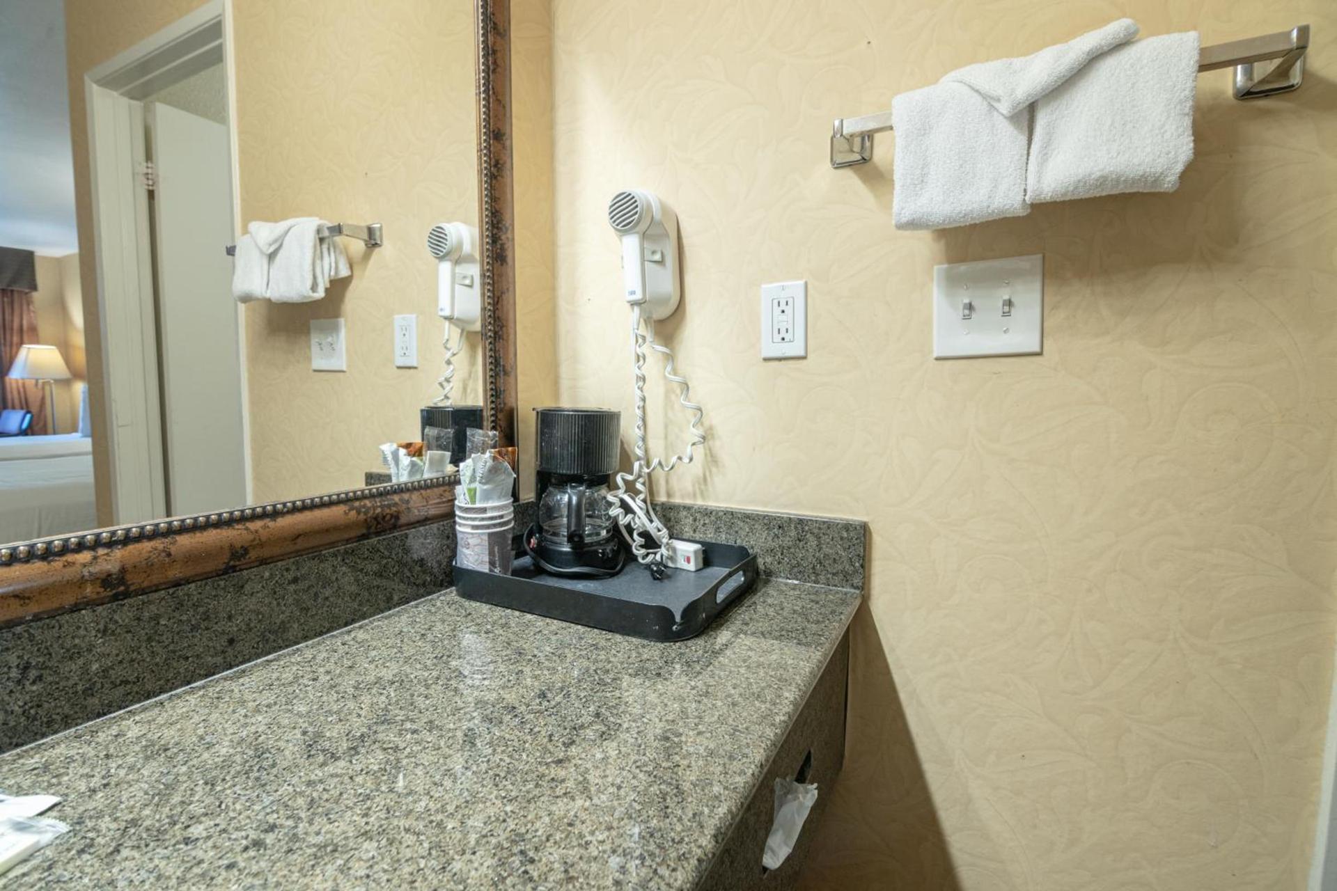 Hospitality Inn photo 17