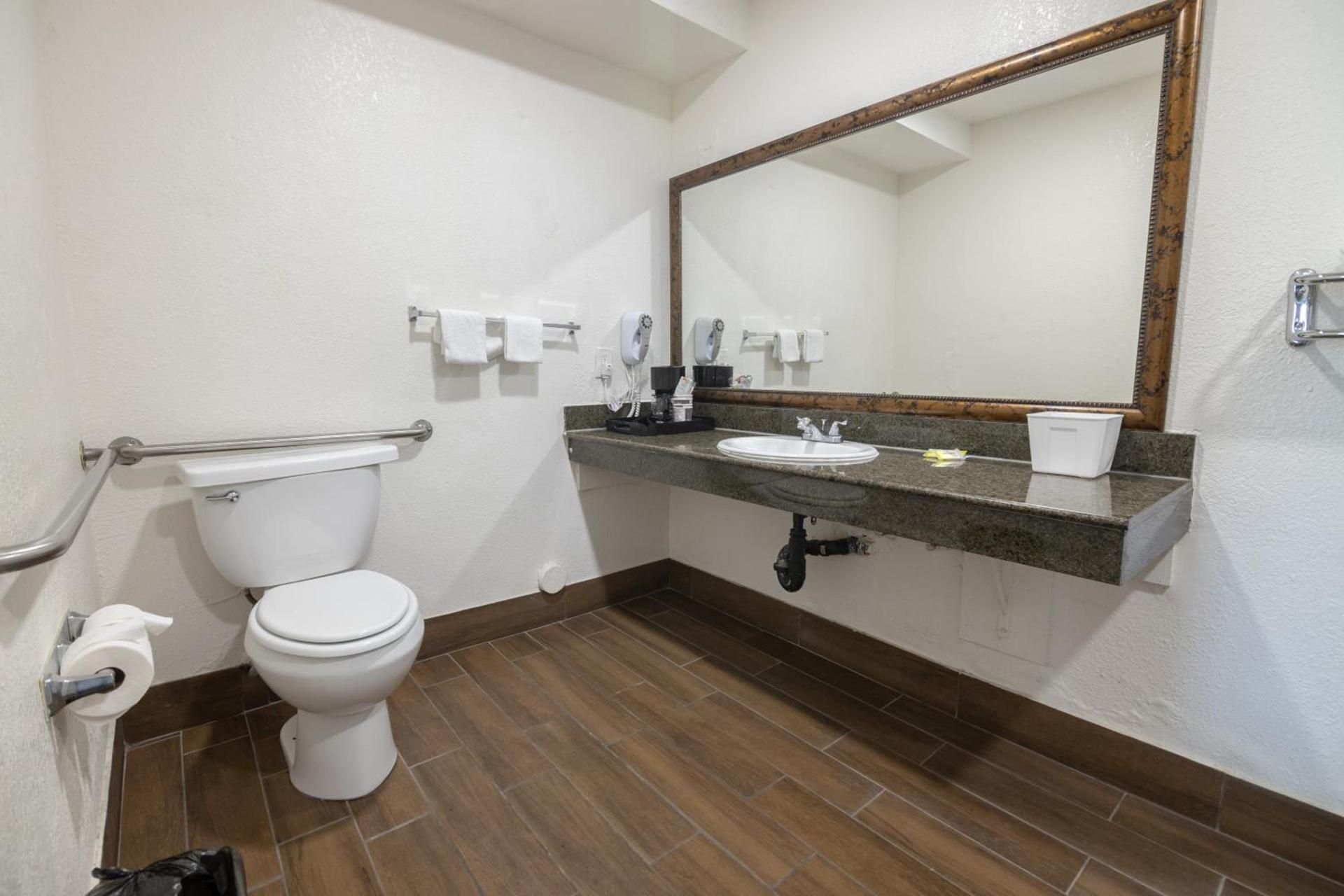 Hospitality Inn photo 31