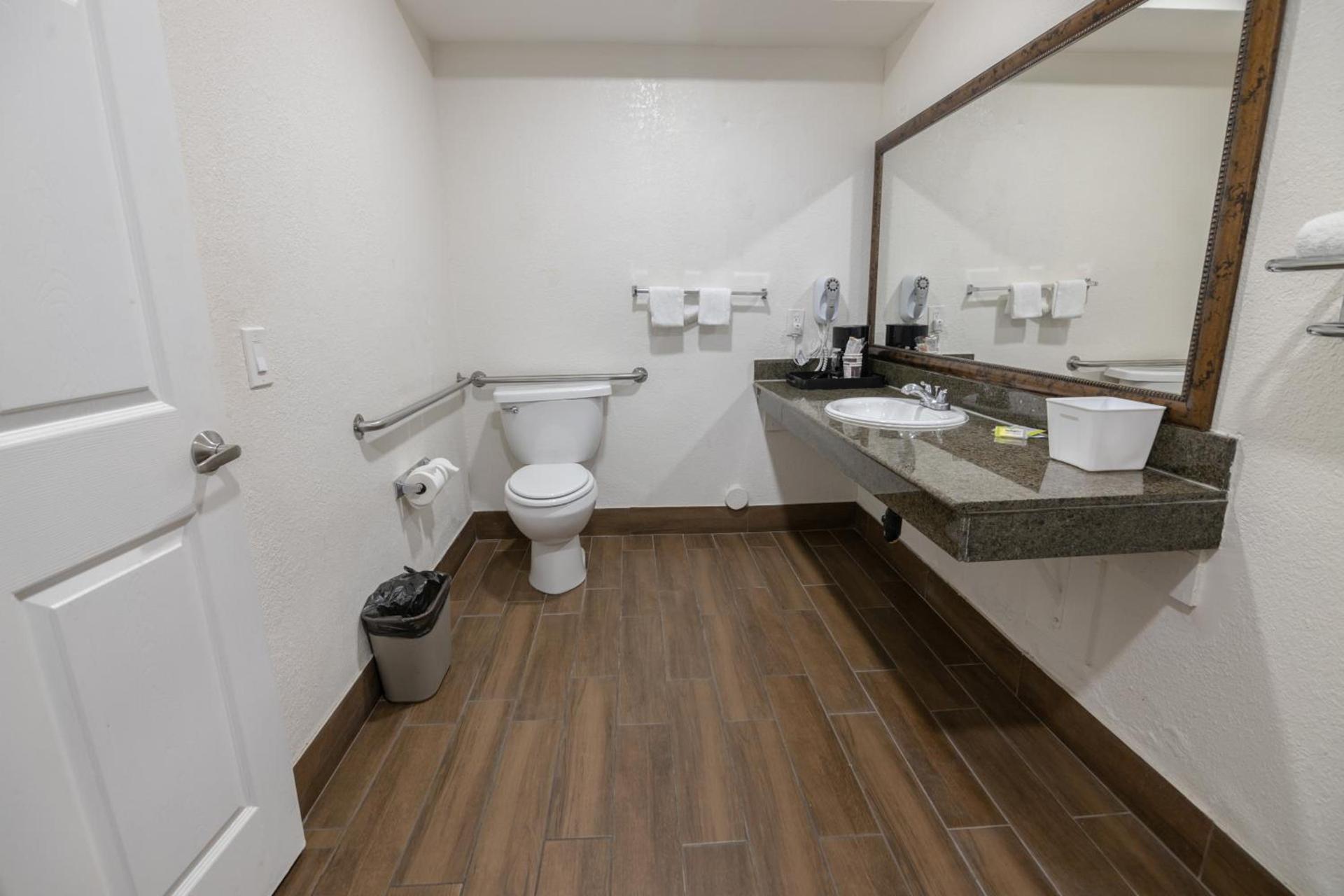 Hospitality Inn photo 35