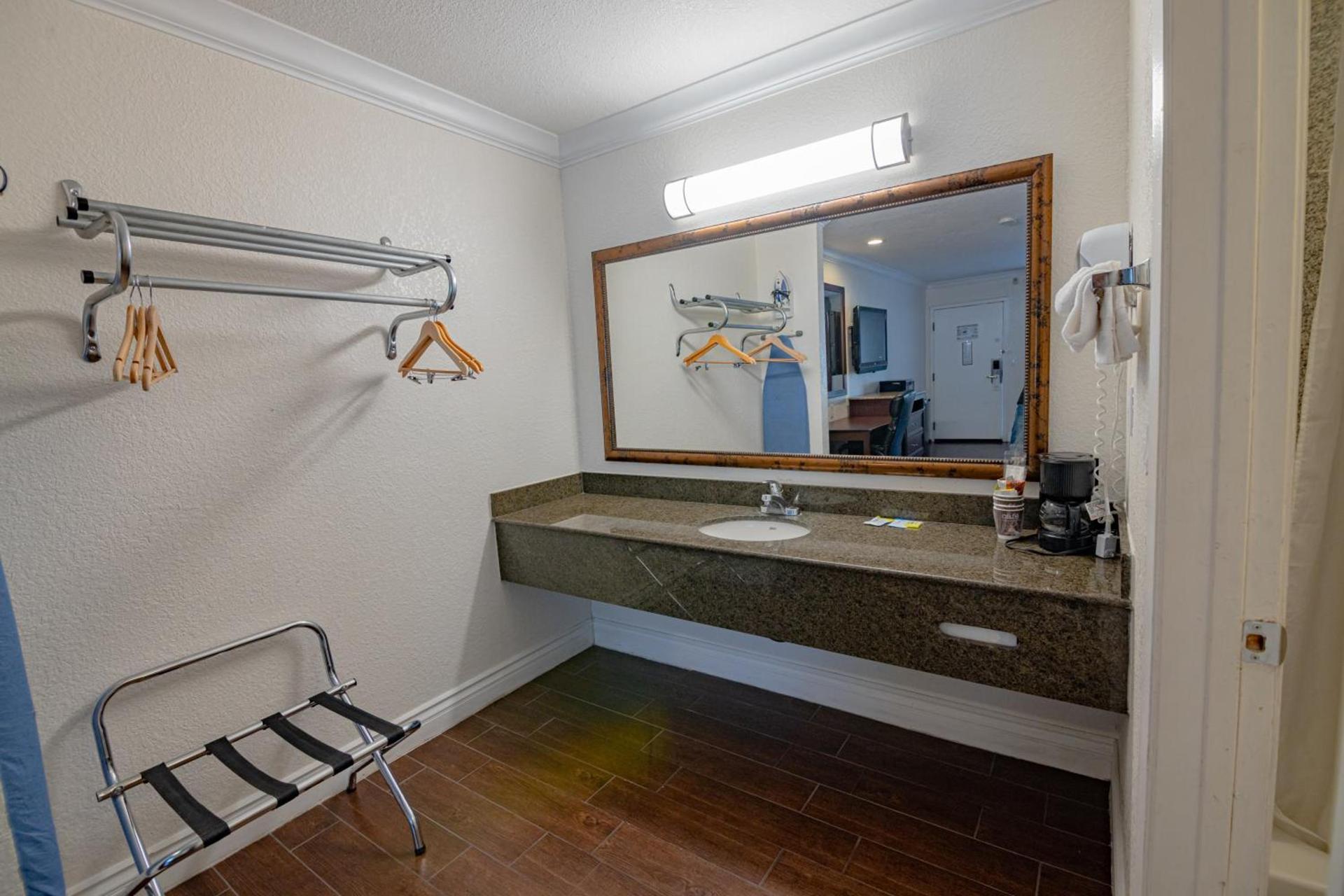 Hospitality Inn photo 36