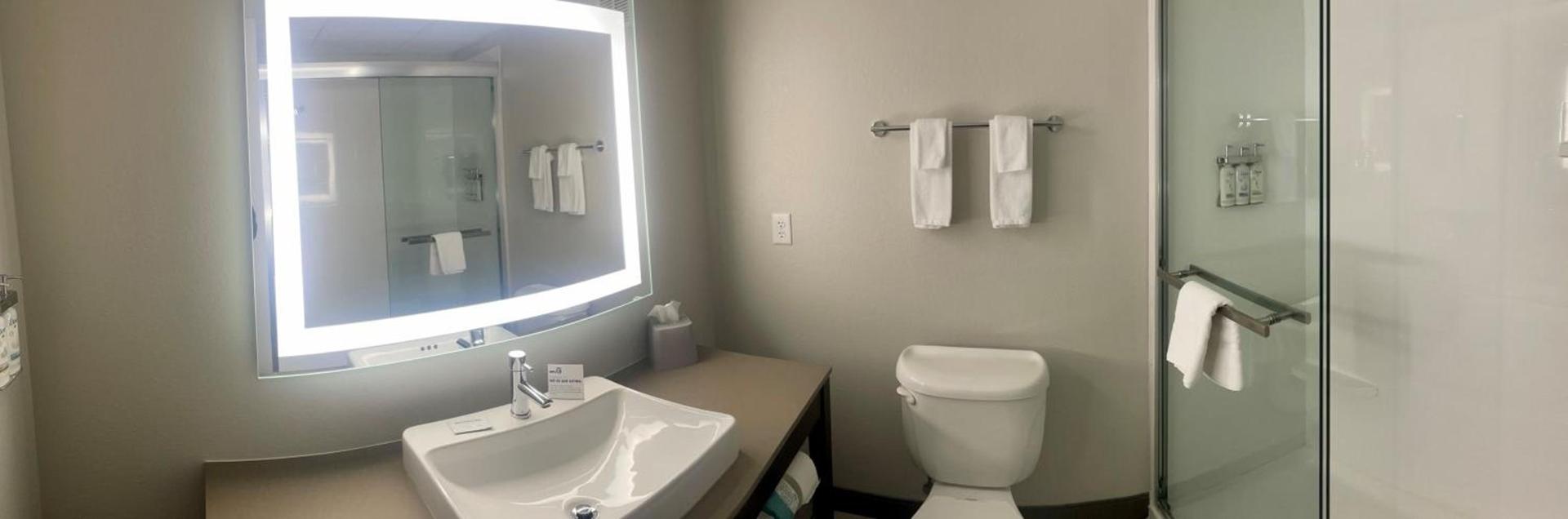 Holiday Inn Express & Suites Marquette by IHG photo 17