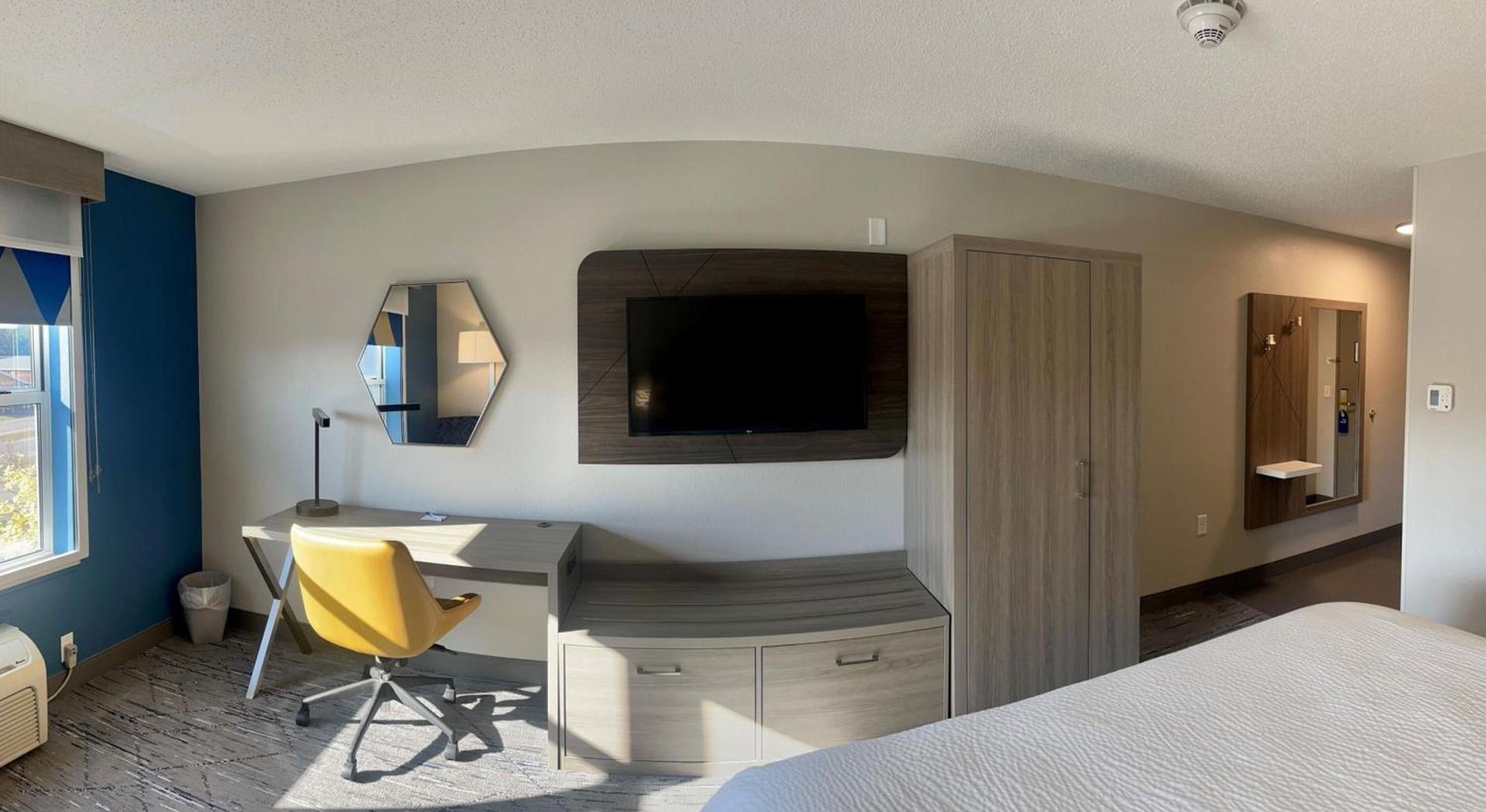 Holiday Inn Express & Suites Marquette by IHG photo 8