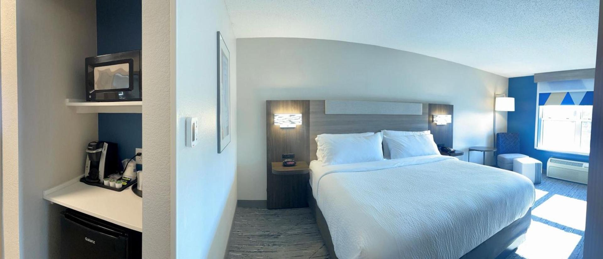 Holiday Inn Express & Suites Marquette by IHG photo 28