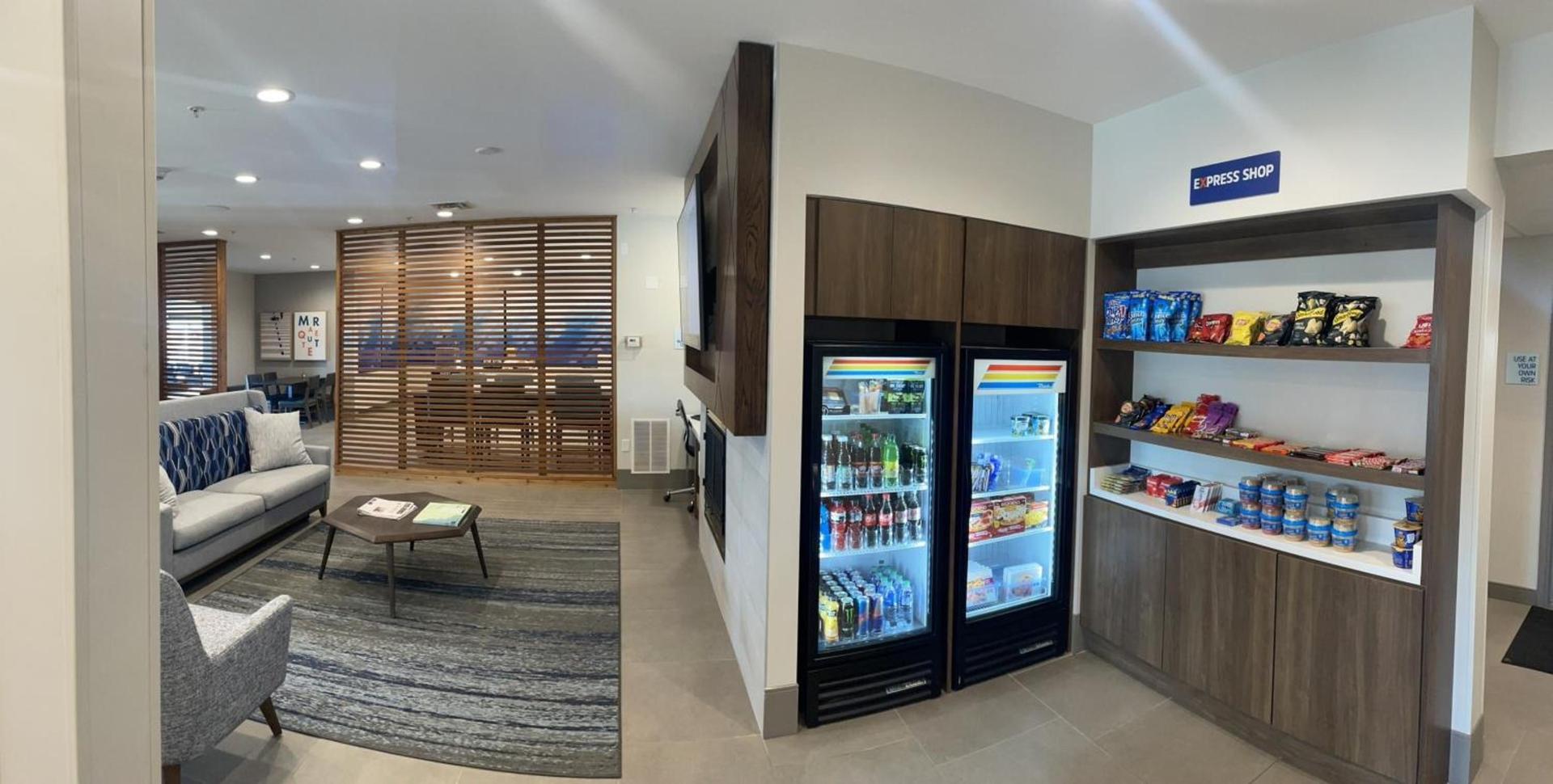 Holiday Inn Express & Suites Marquette by IHG photo 9