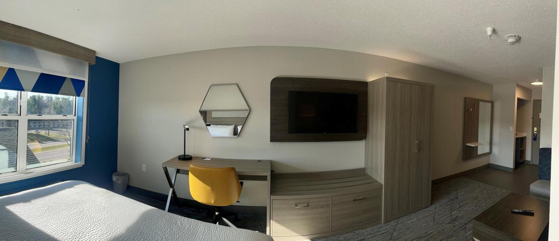 Holiday Inn Express & Suites Marquette by IHG photo 26