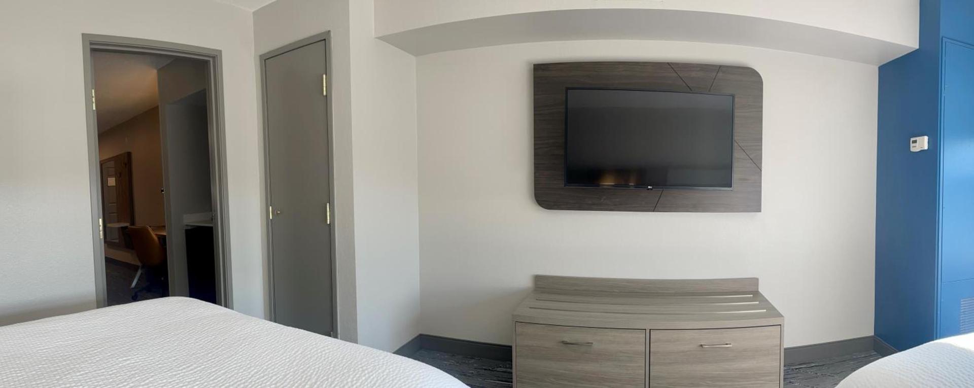Holiday Inn Express & Suites Marquette by IHG photo 22