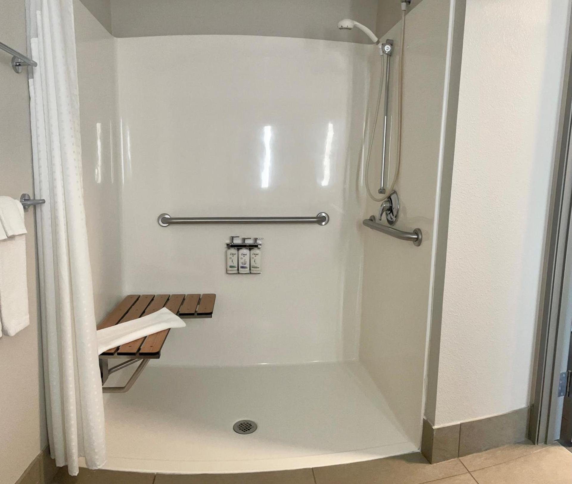 Holiday Inn Express & Suites Marquette by IHG photo 21