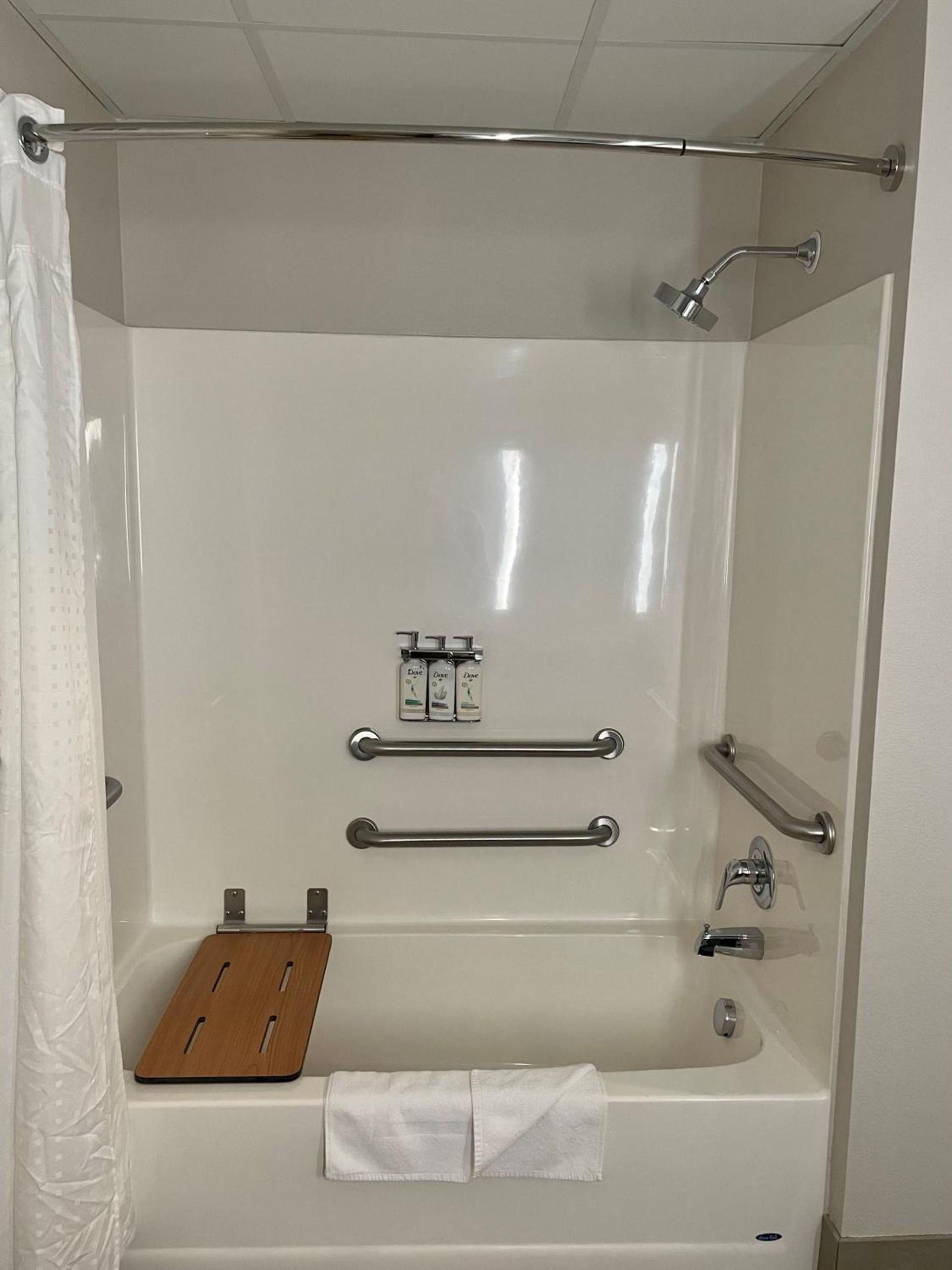 Holiday Inn Express & Suites Marquette by IHG photo 25
