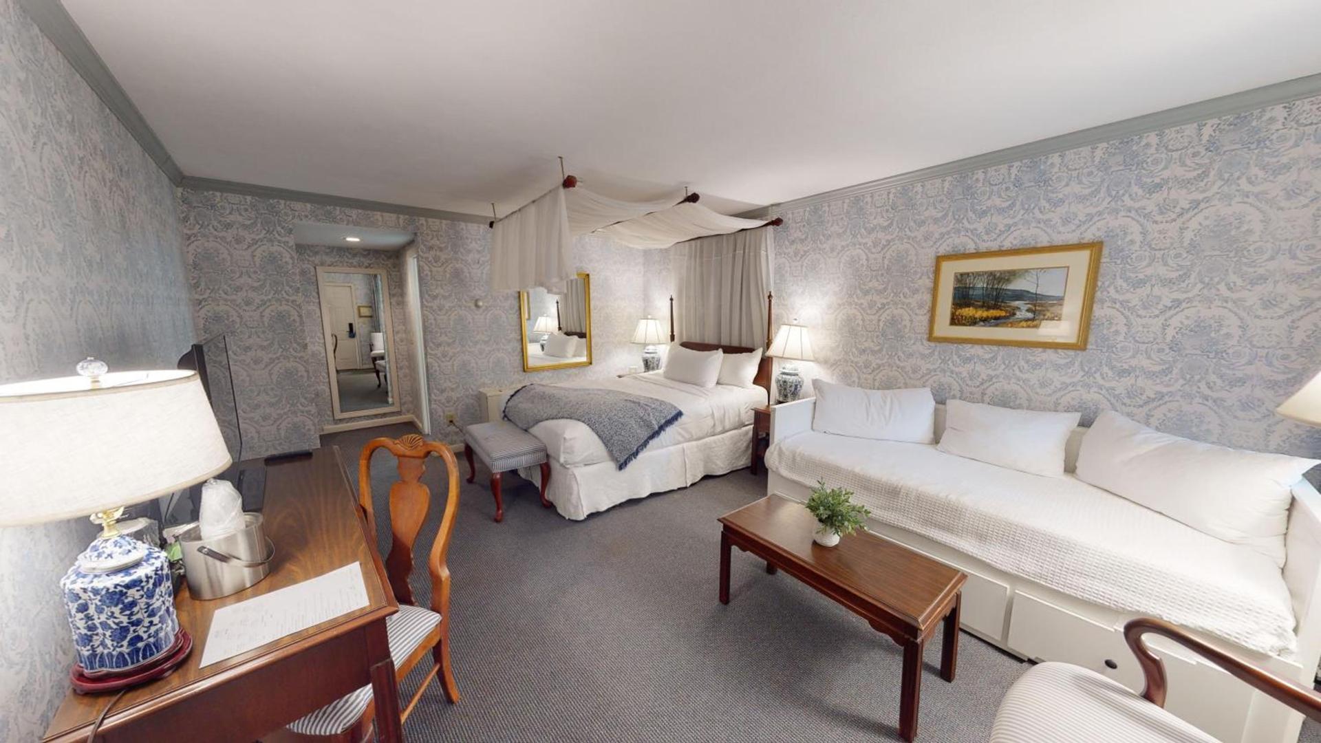 Avon Old Farms Hotel photo 6