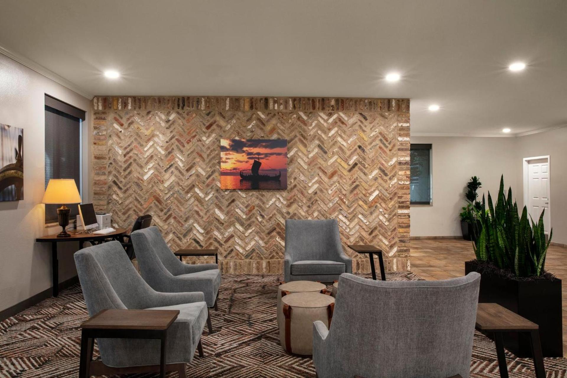 Candlewood Suites Mobile-Downtown by IHG photo 4